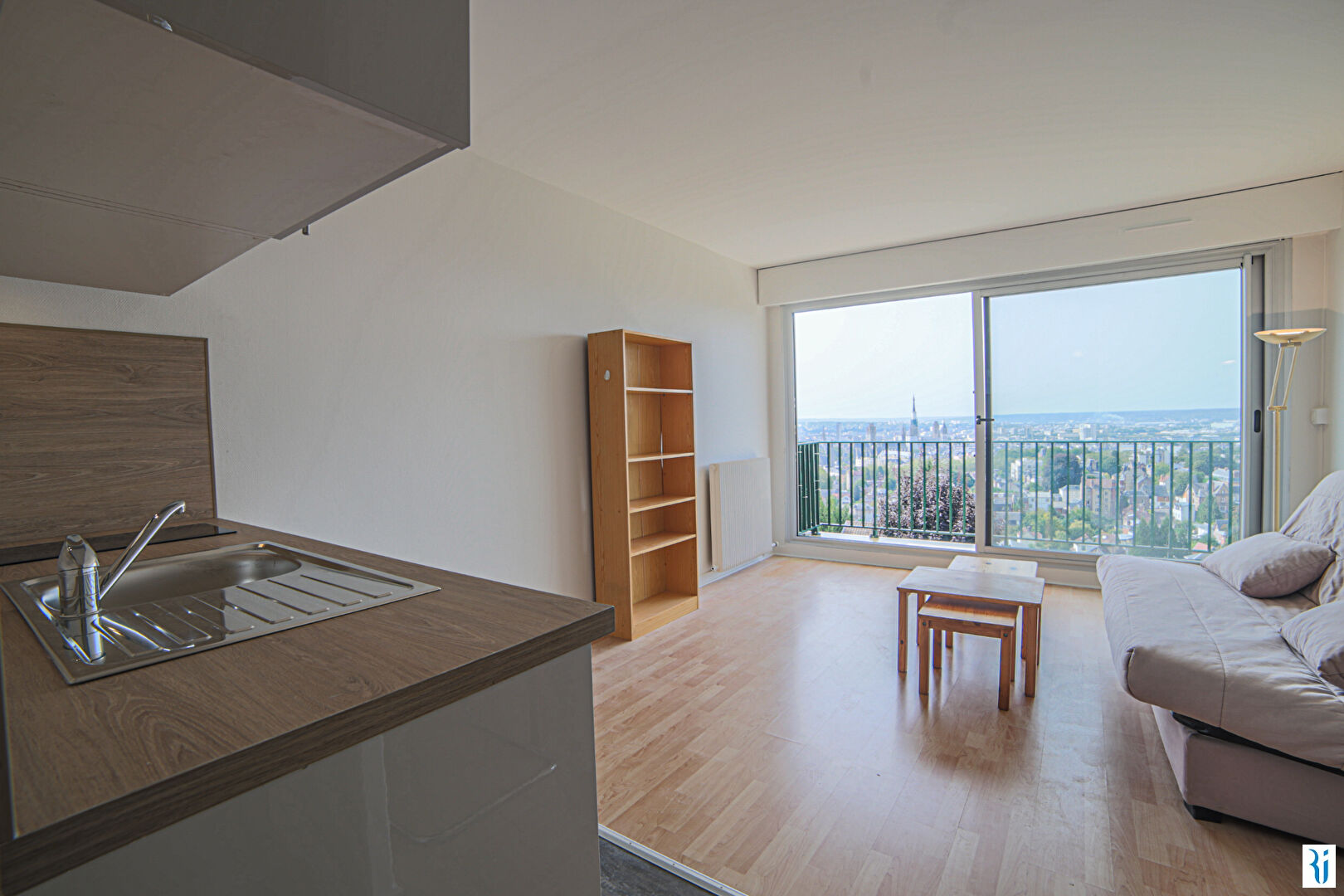 ROUEN BOULINGRIN - F1 meublé ROUEN - 1 pièce(s) - 24.77 m² Référence : PELLE-LAMAR-1ER