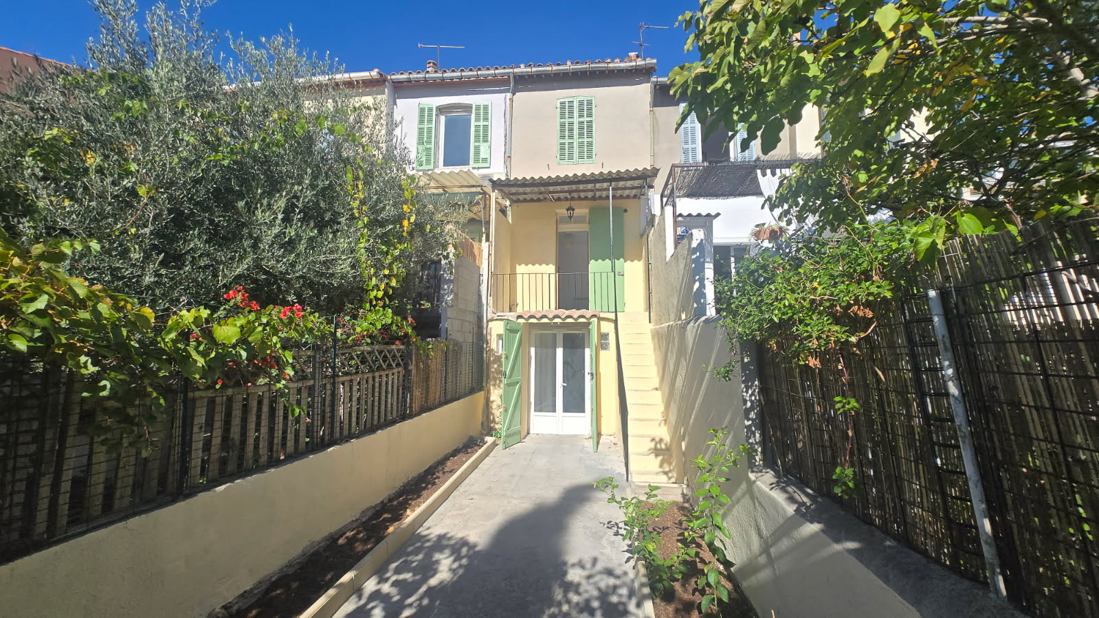 L'ESTAQUE. MAISON AVEC JARDIN ET VUE MER .