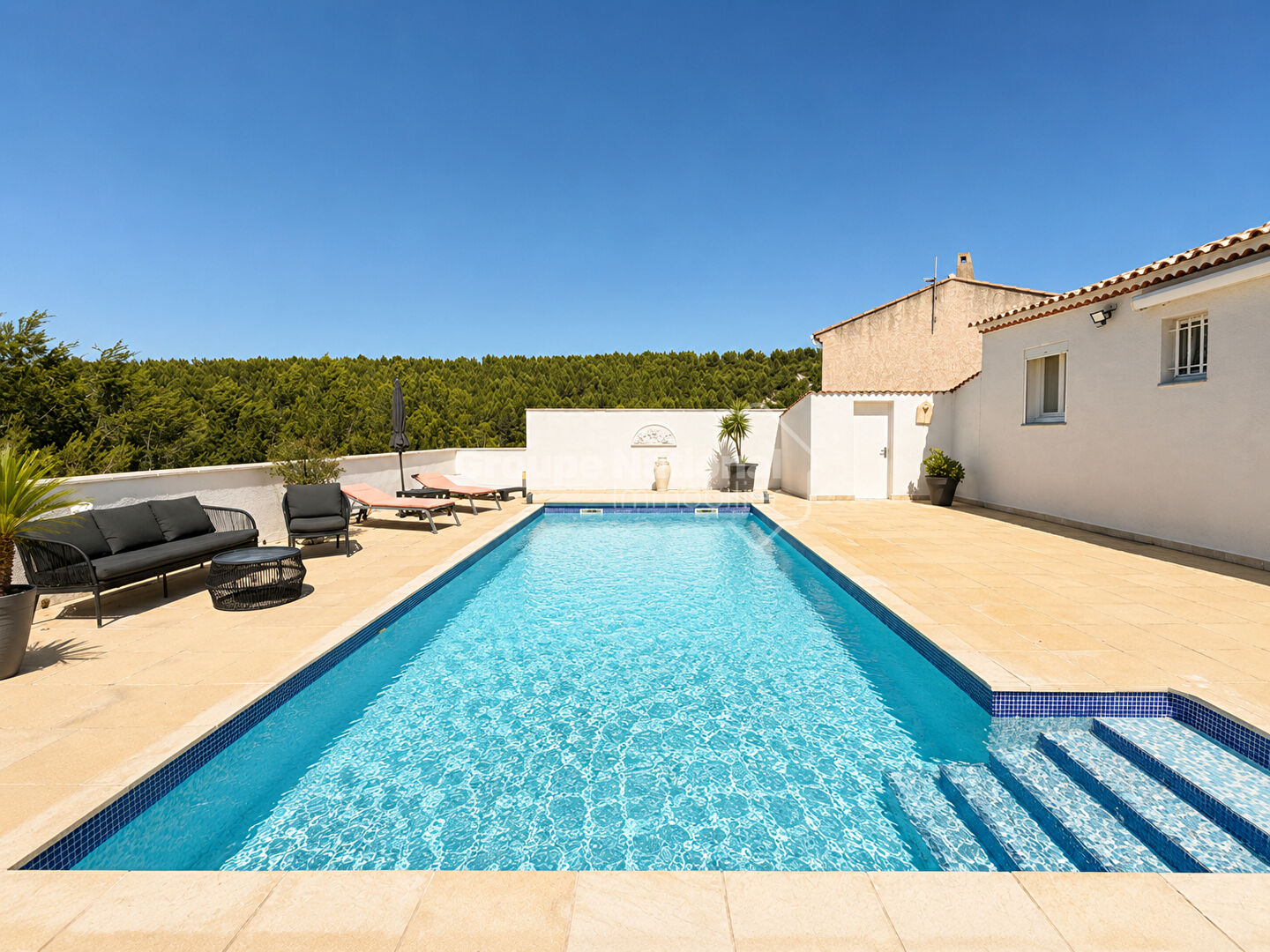 ENSUES LA REDONNE: Villa de type 4 de plain pied de 90 m2 sur un terrain de 620 m2.