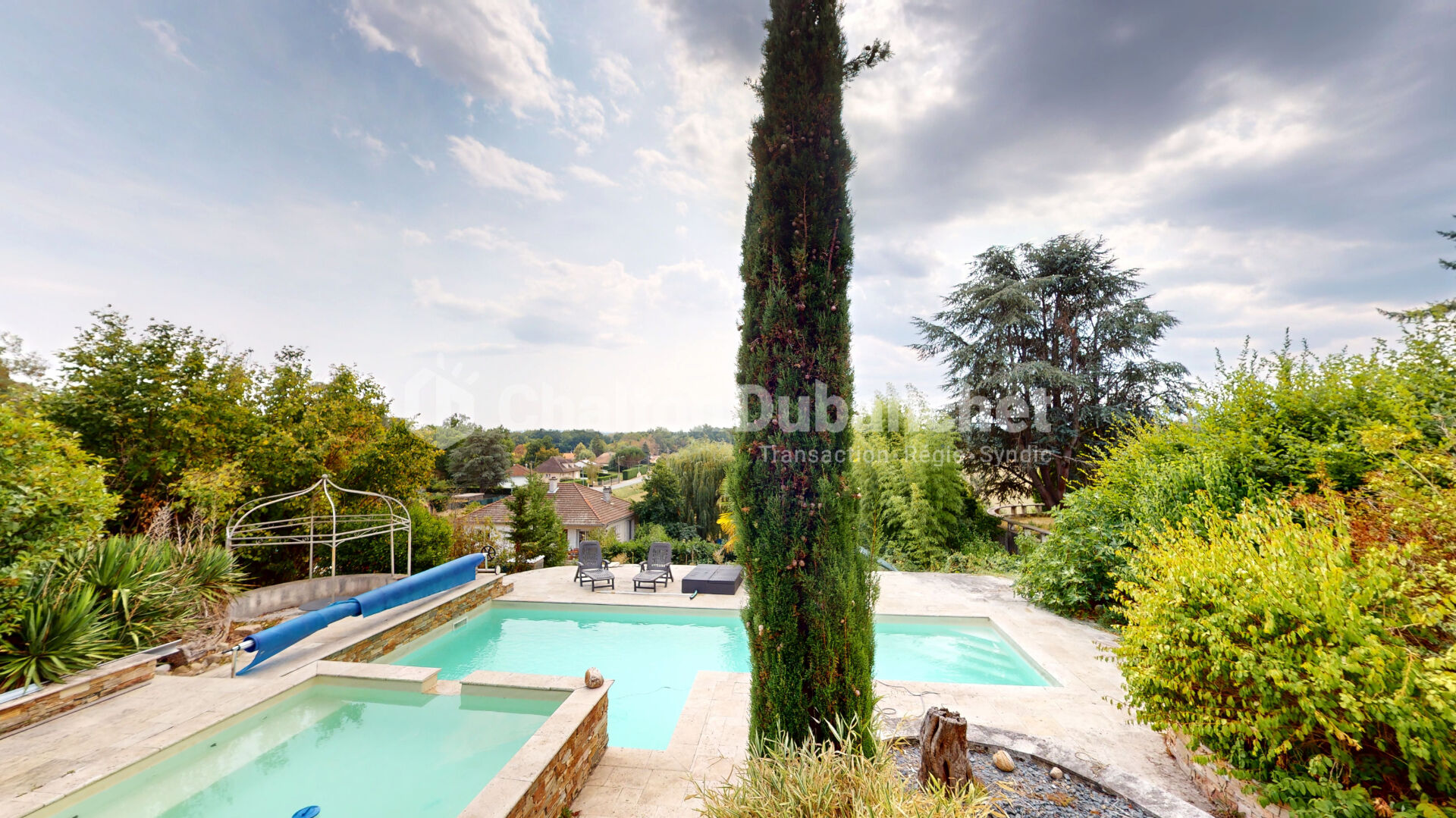 SAINT LÉGER SUR ROANNE Maison de 310 m²