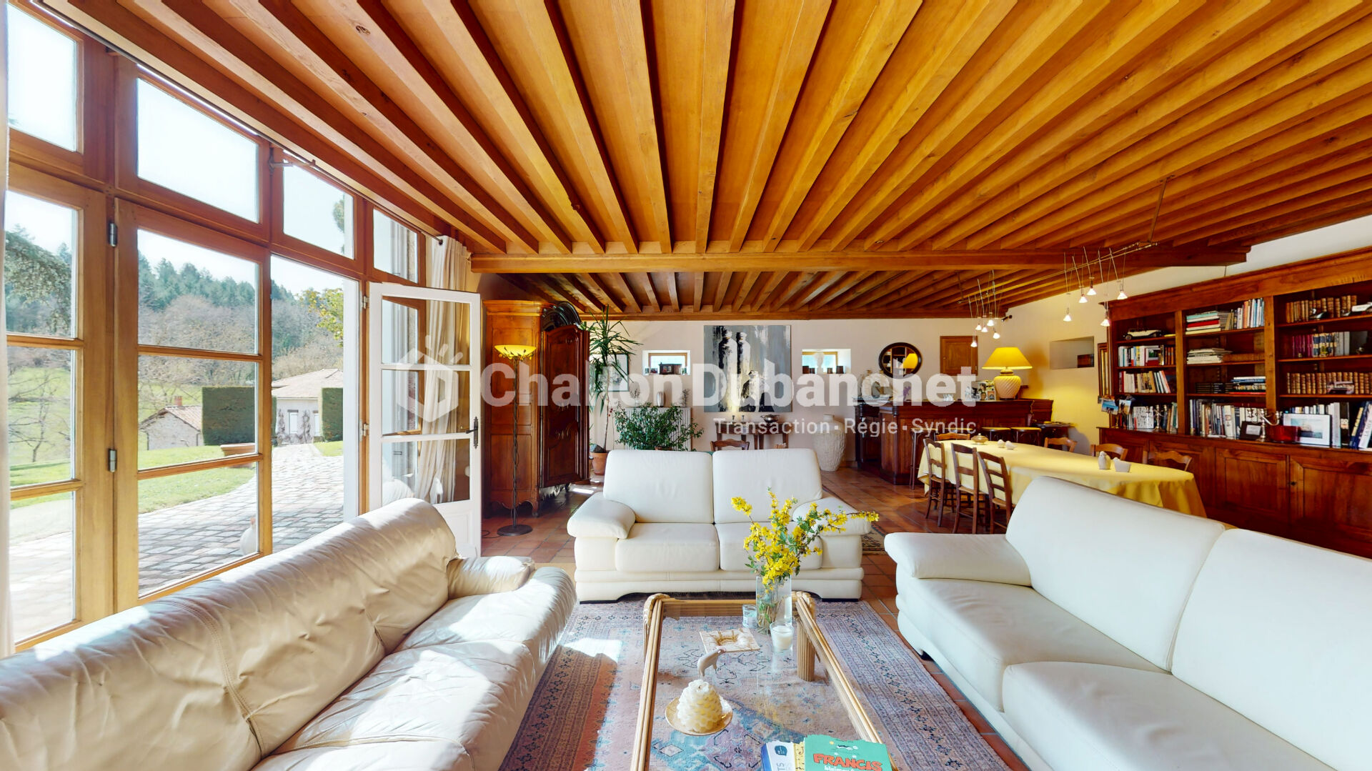 Photo Ambierle 380 m2 habitable + 1 appartement et dépendances sur 70 000 m² image 2/6
