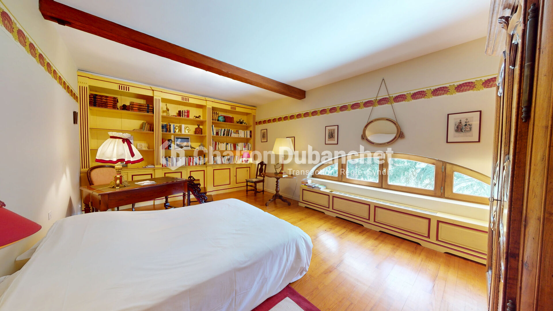 Photo Ambierle 380 m2 habitable + 1 appartement et dépendances sur 70 000 m² image 5/6