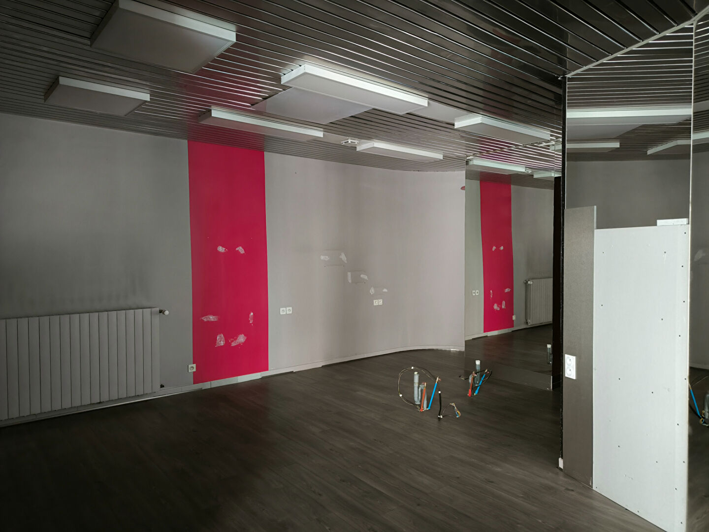 Photo COURS, murs commerciaux image 2/6