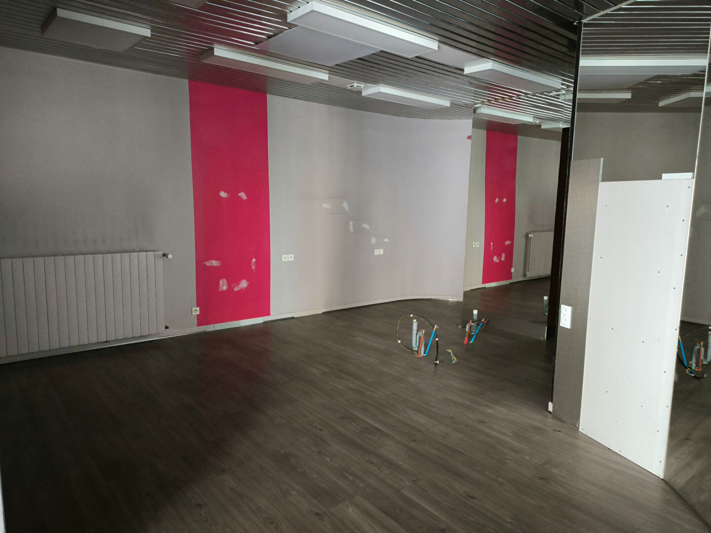 Photo COURS, murs commerciaux image 6/6
