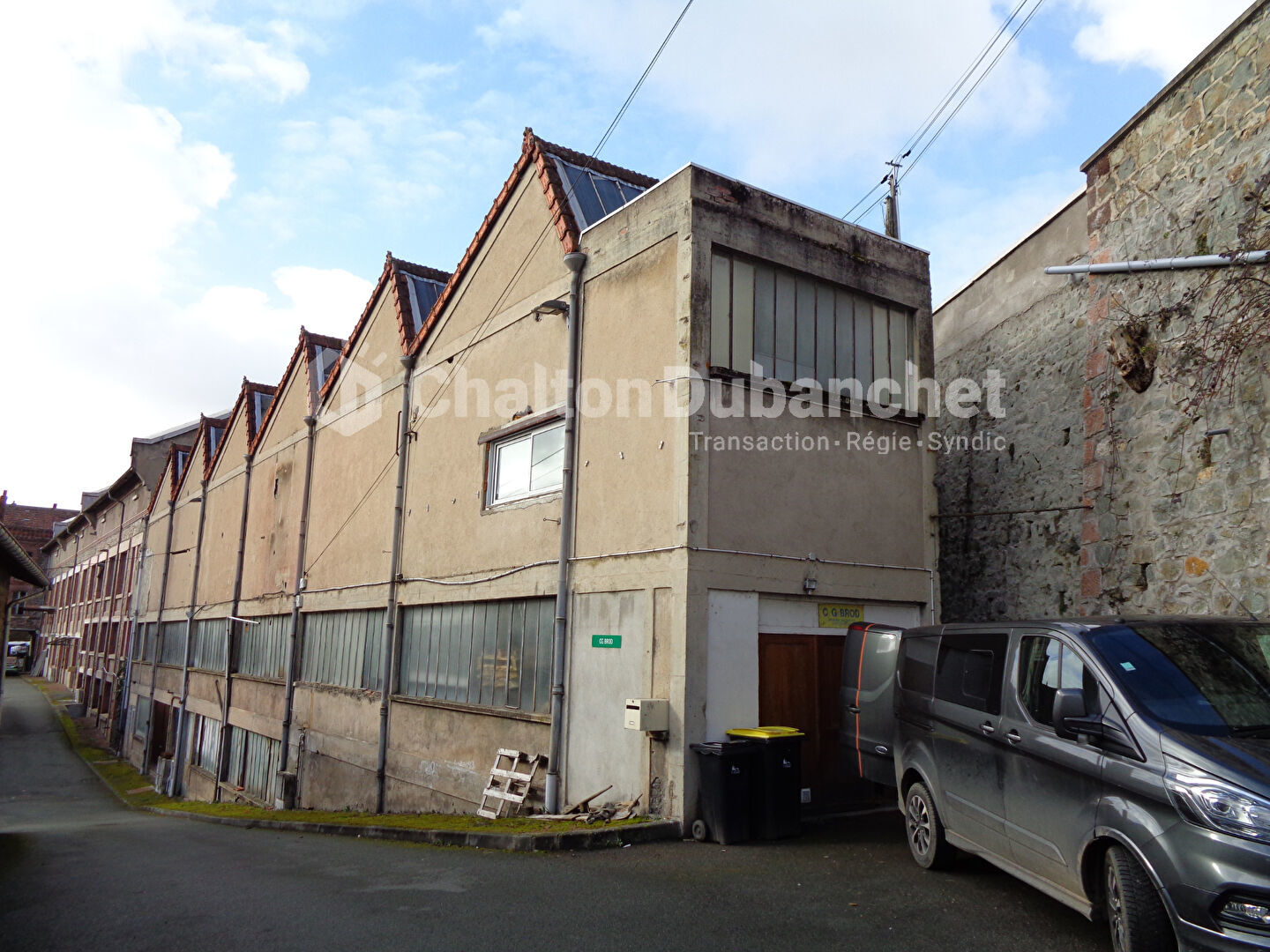 REGNY - Entrepôt / local industriel de 300 m²