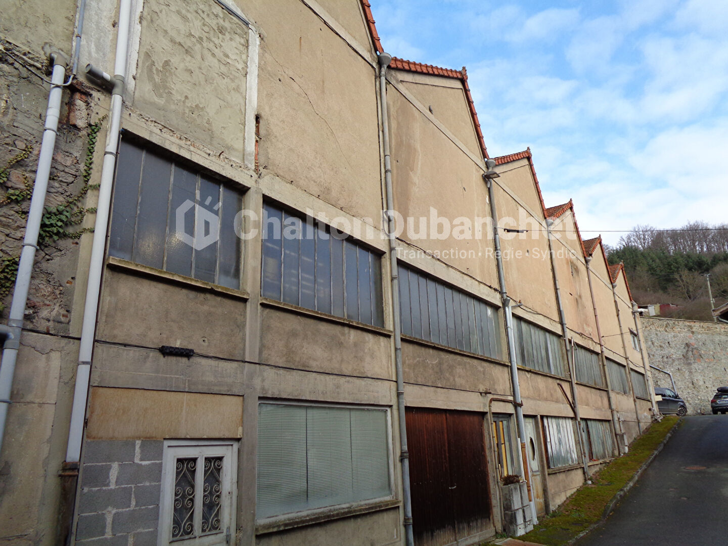 Photo REGNY - Entrepôt / local industriel de 300 m² image 2/4