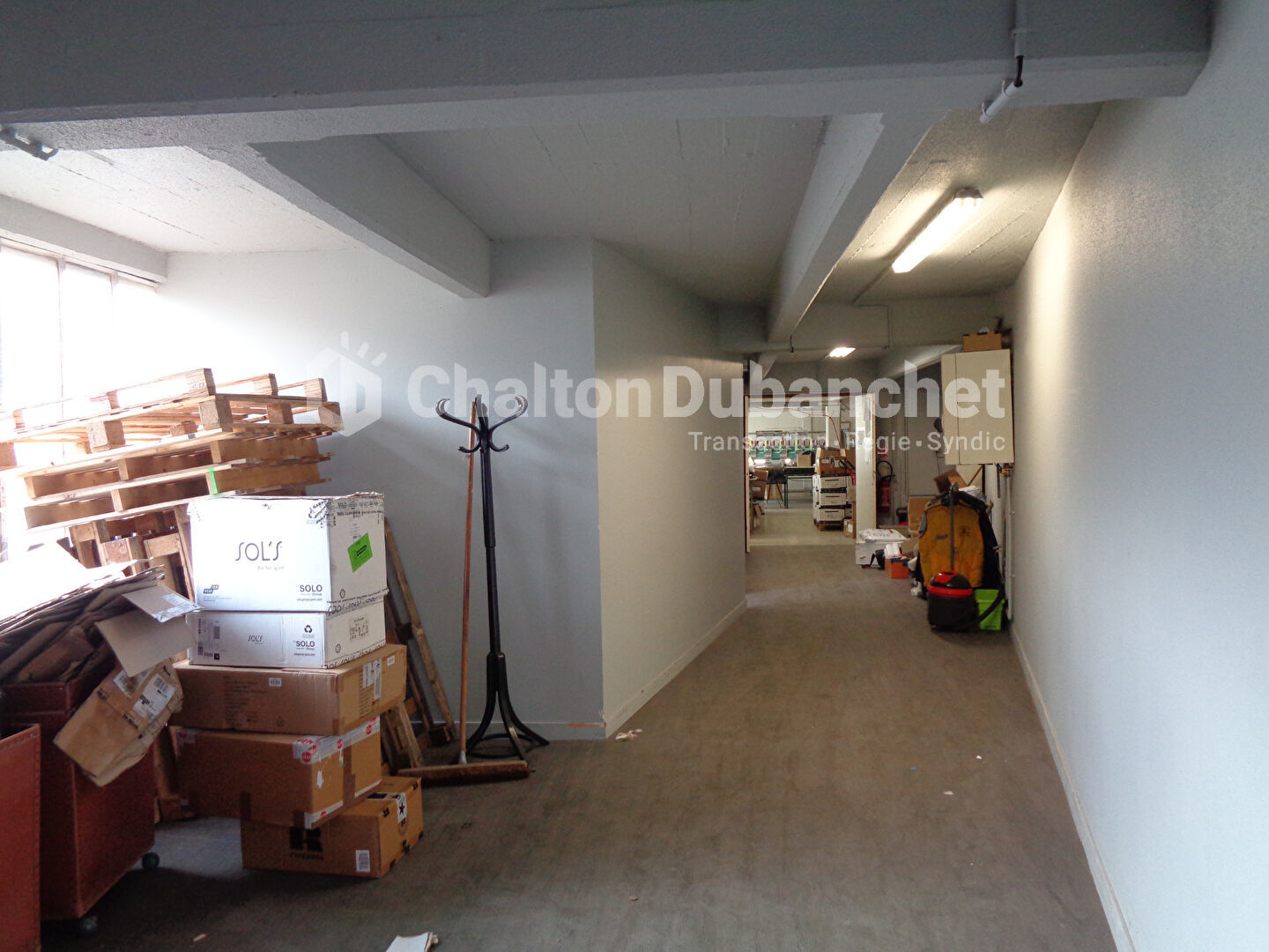 Photo REGNY - Entrepôt / local industriel de 300 m² image 4/4