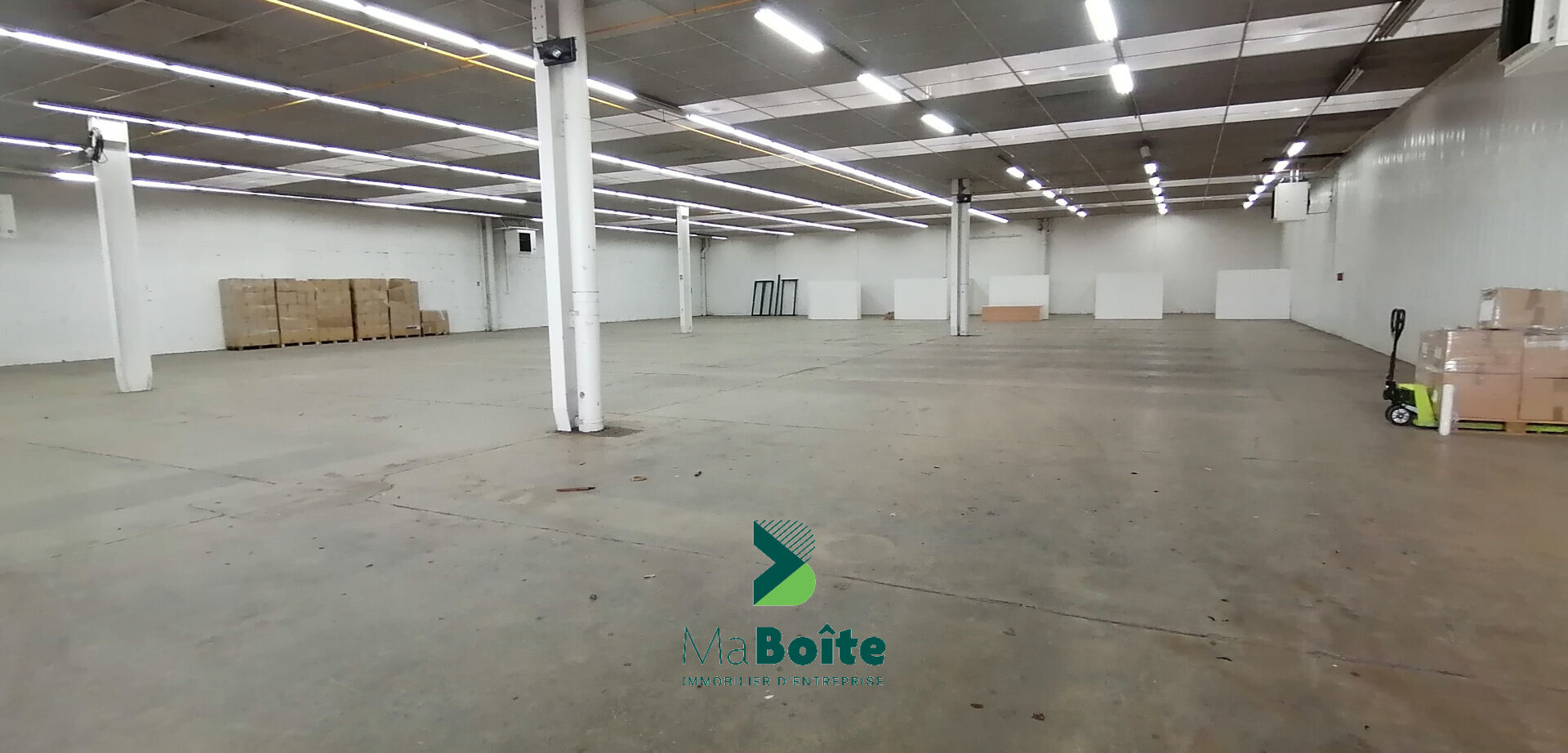 STOCKAGE ROANNE CENTRE 1500 M2 A LOUER