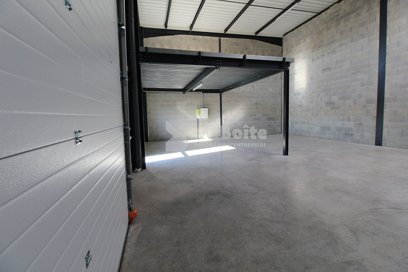 Photo RIORGES - Local d'activité neuf de 138 m² image 3/3