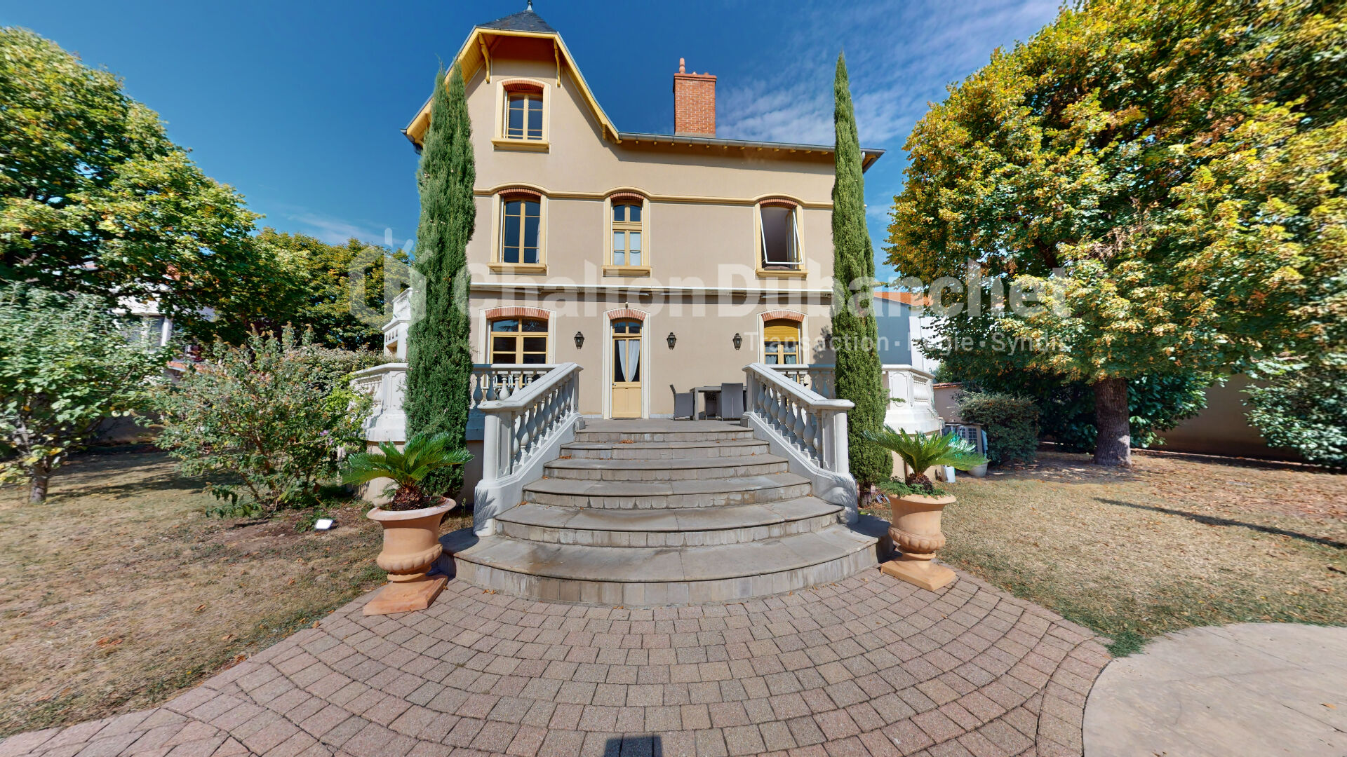 LE COTEAU - Maison de 300 m²