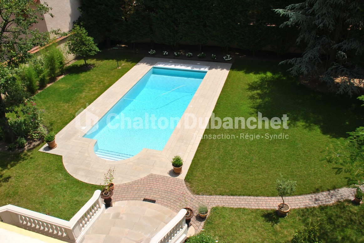 Photo LE COTEAU - Maison de 300 m² image 2/6