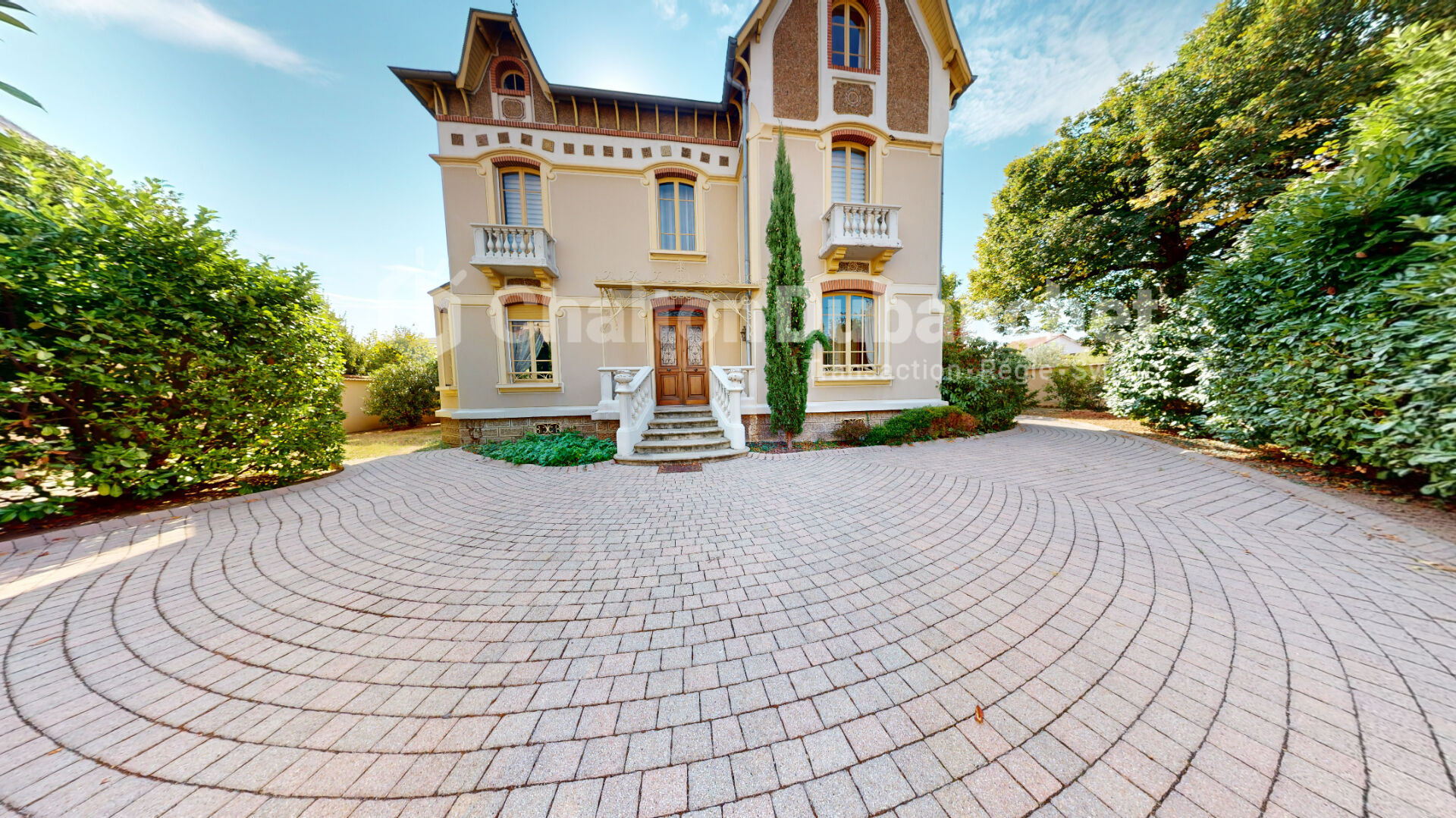 Photo LE COTEAU - Maison de 300 m² image 3/6