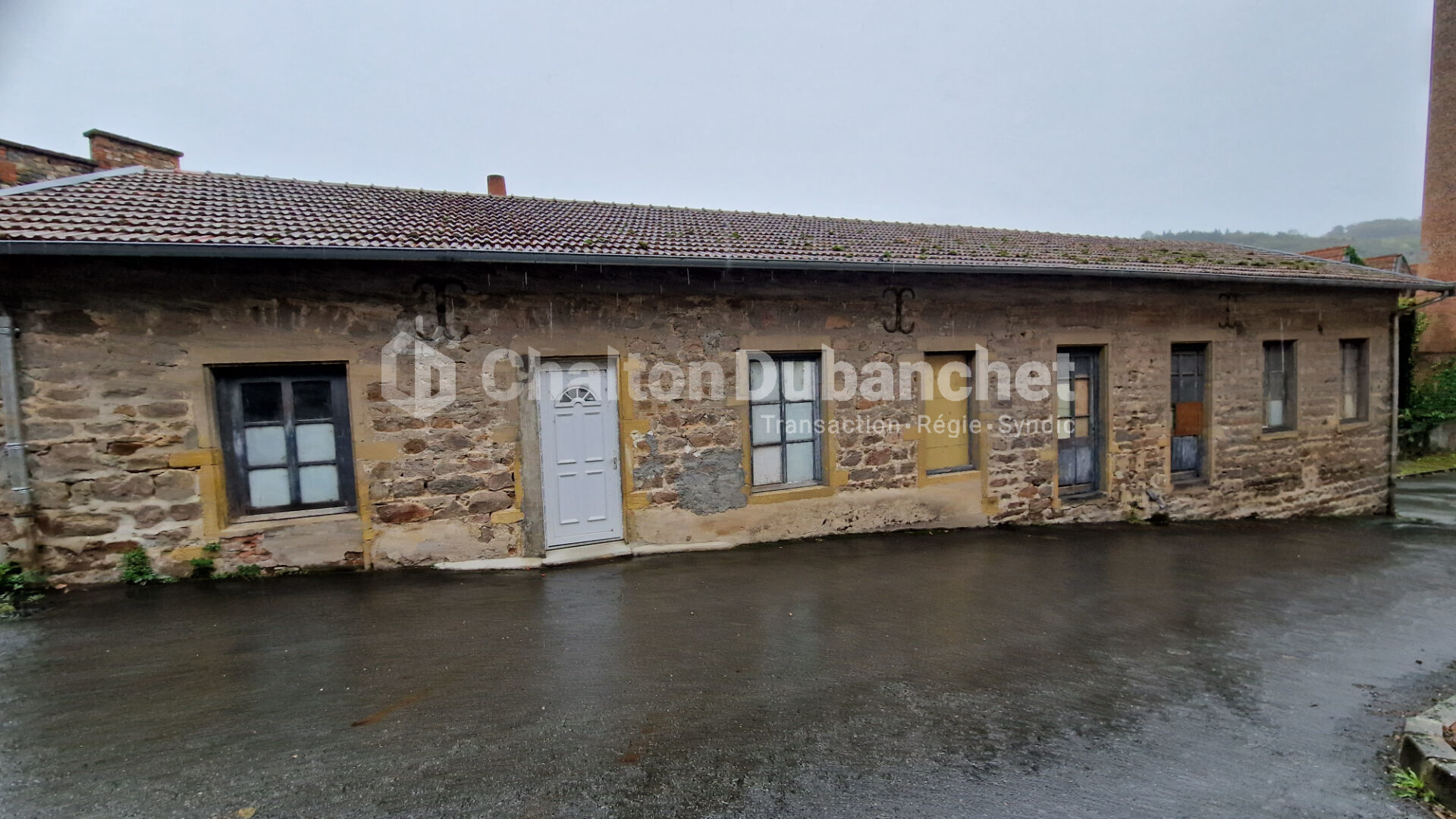 Photo REGNY - Entrepôt / local industriel de 275 m² image 1/6