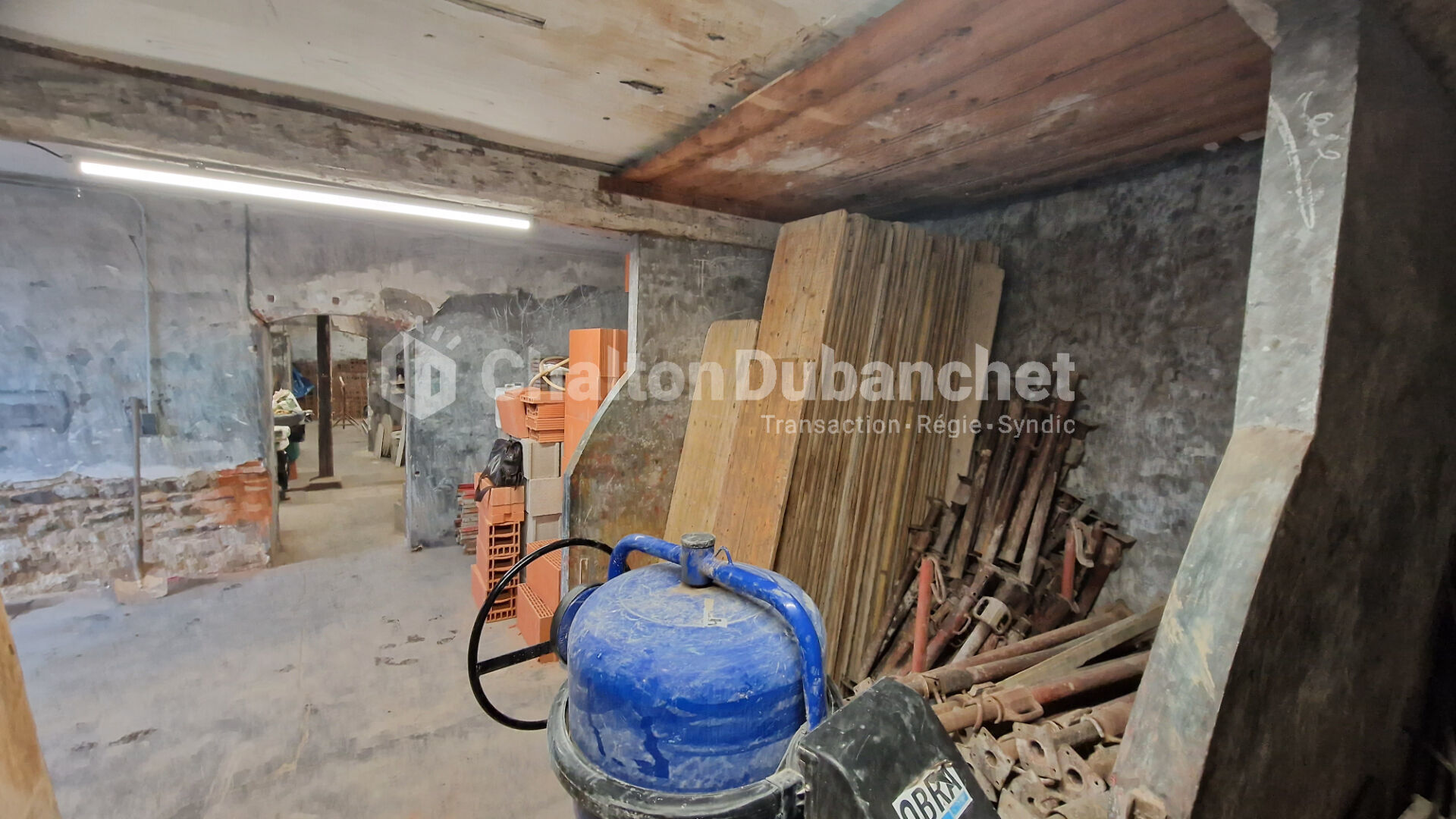 Photo REGNY - Entrepôt / local industriel de 275 m² image 6/6