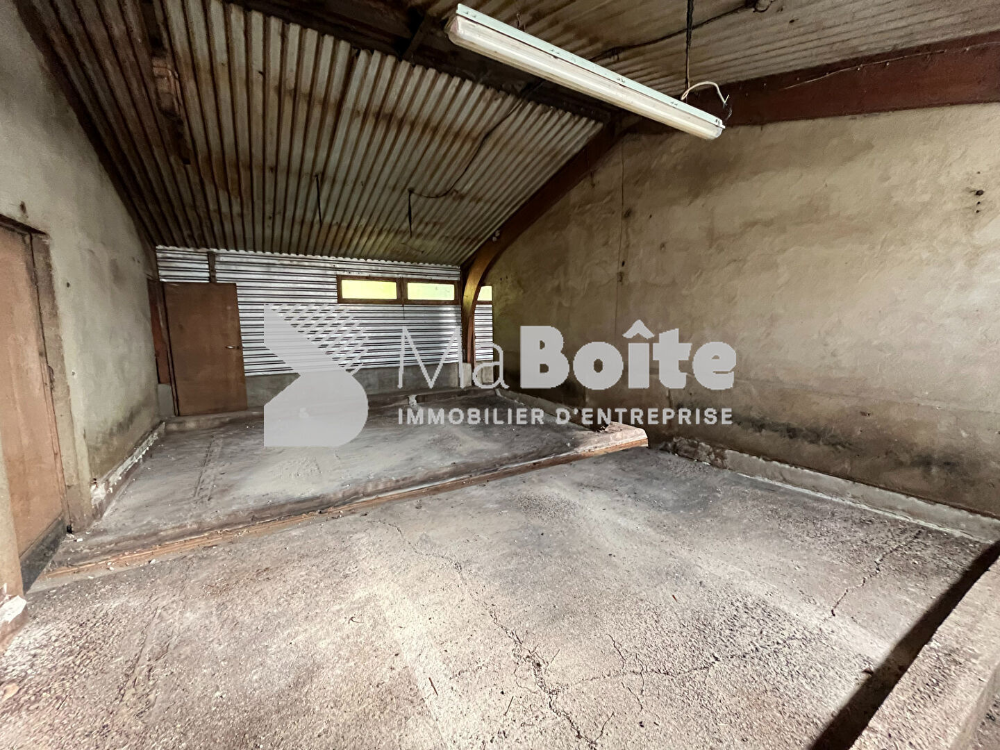 Photo LOCAL 500m² avec terrain de 1000m² image 4/4