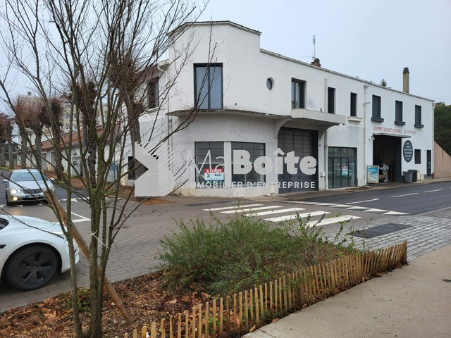 MONTBRISON- Local commercial de minimum 80m²