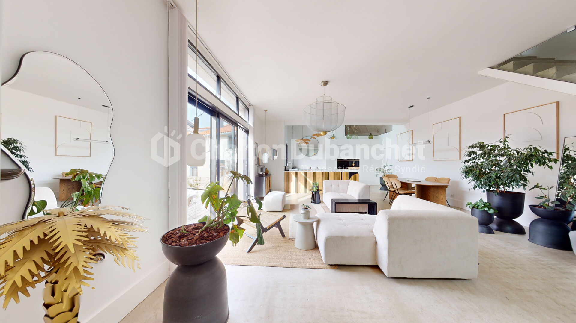 Photo SAINT LAURENT DE CHAMOUSSET - Maison de 166 m2 image 1/6