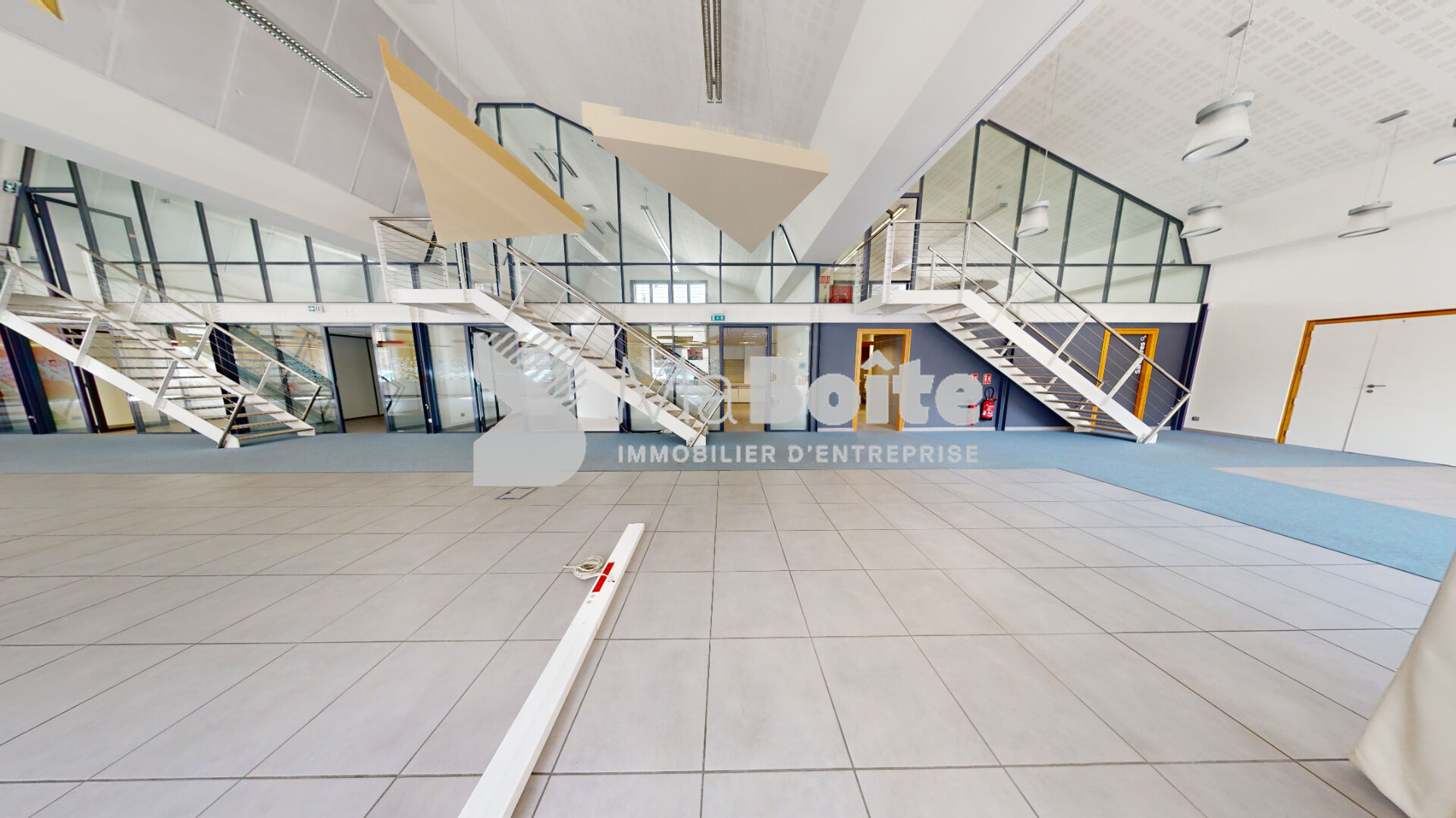 Photo ST ETIENNE - Bureaux de 1 670 m² divisé en 3 lots image 3/6