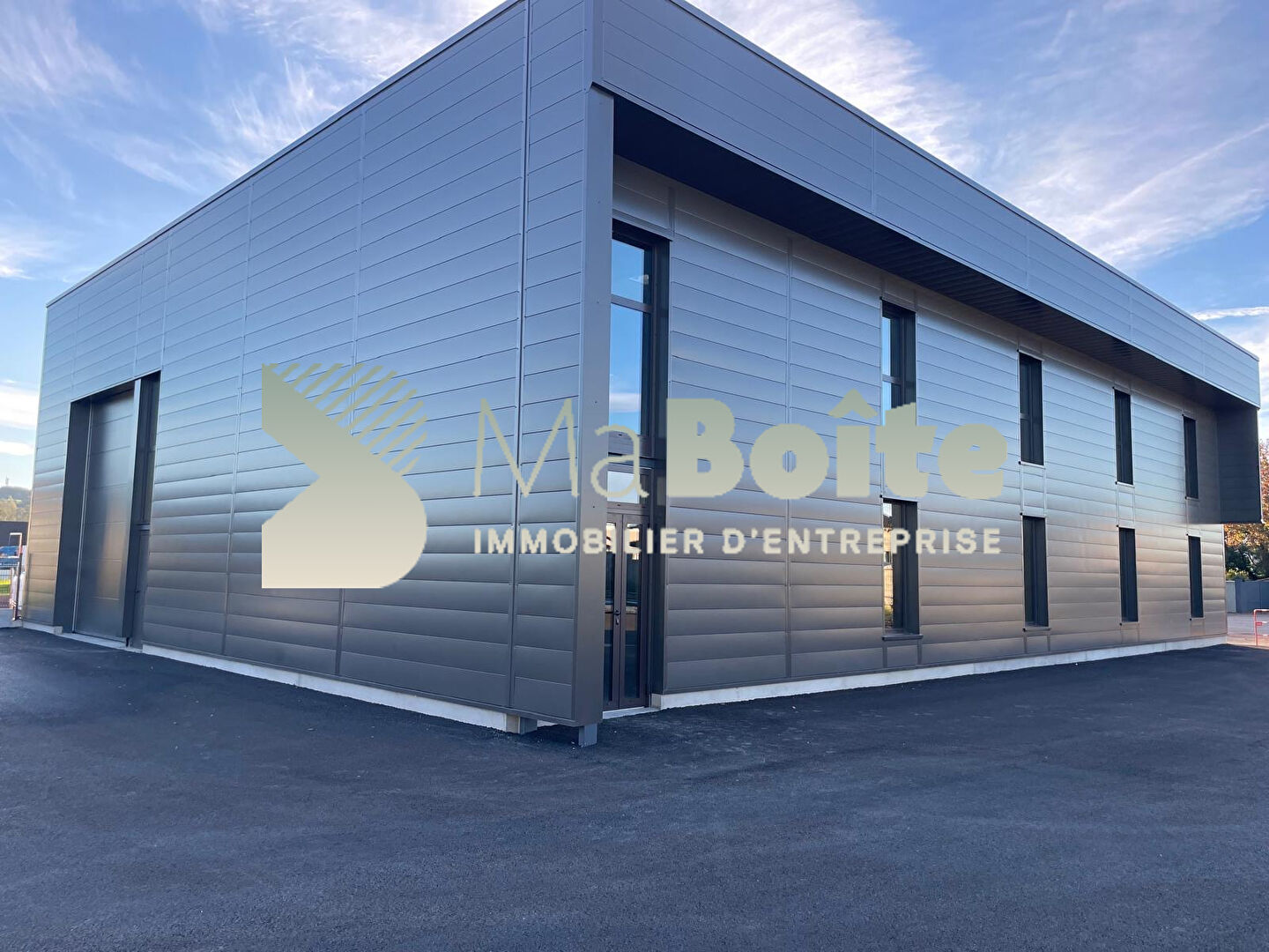 LE COTEAU - Entrepôt / local industriel de 312 m²