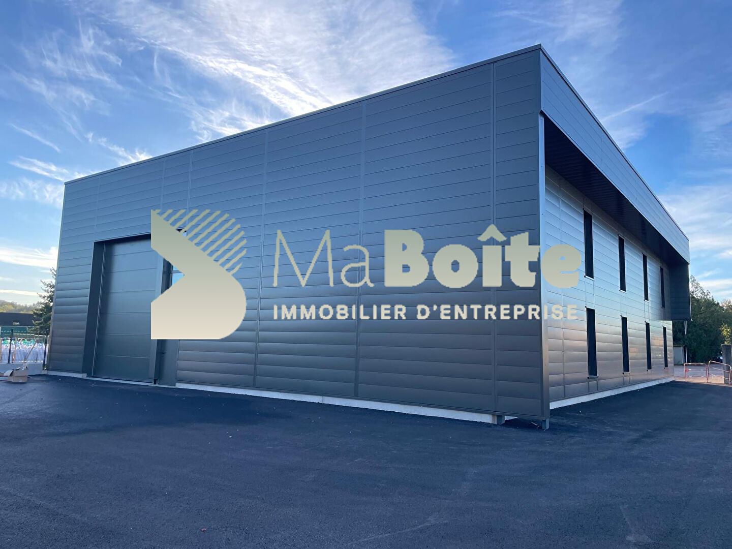 Photo LE COTEAU - Entrepôt / local industriel de 312 m² image 2/5
