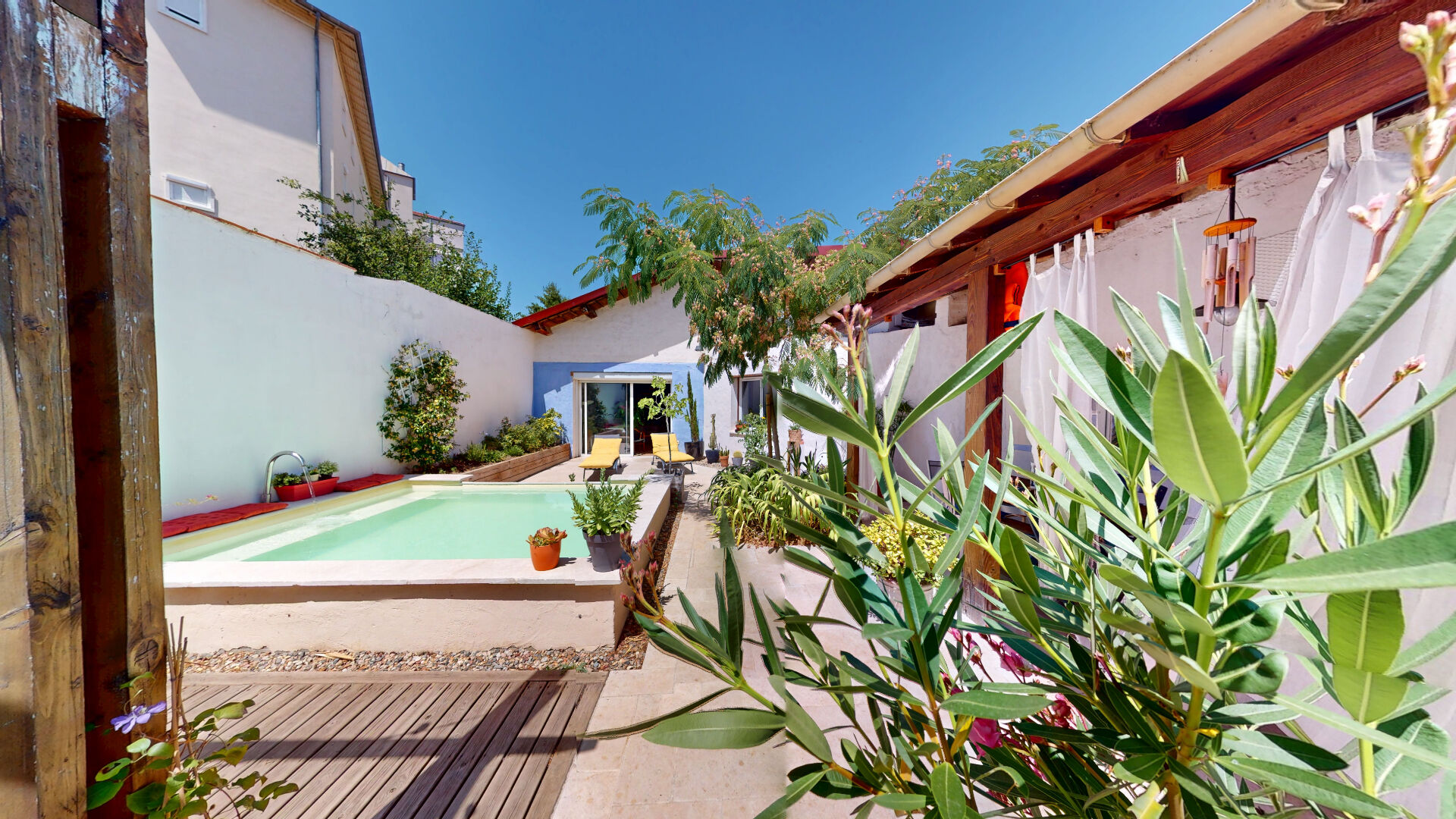 Photo RARE CENTRE LE COTEAU  Maison type atelier avec piscine et grande dépendance image 2/6