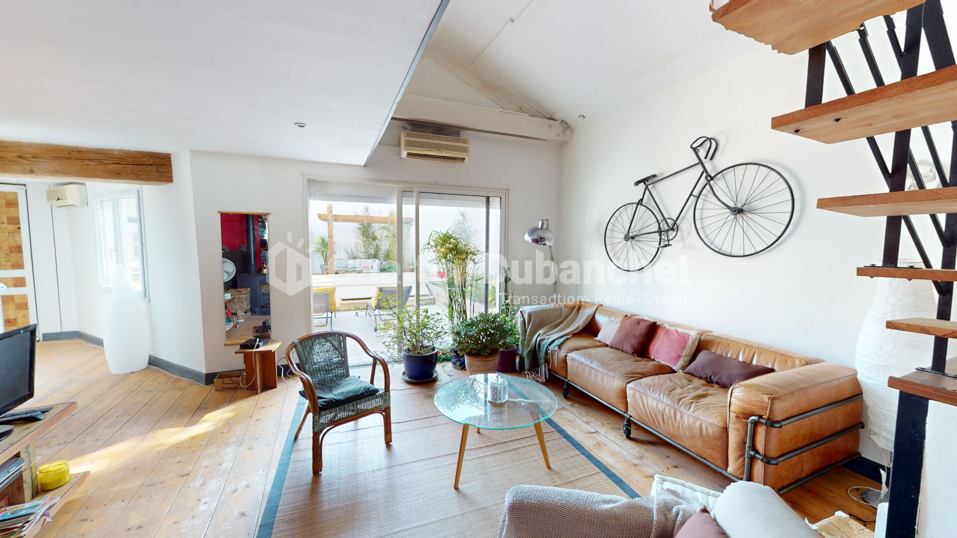 Photo RARE CENTRE LE COTEAU  Maison type atelier avec piscine et grande dépendance image 6/6