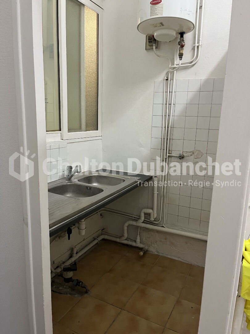 Photo LE COTEAU - Local commercial de 60 m² image 5/6