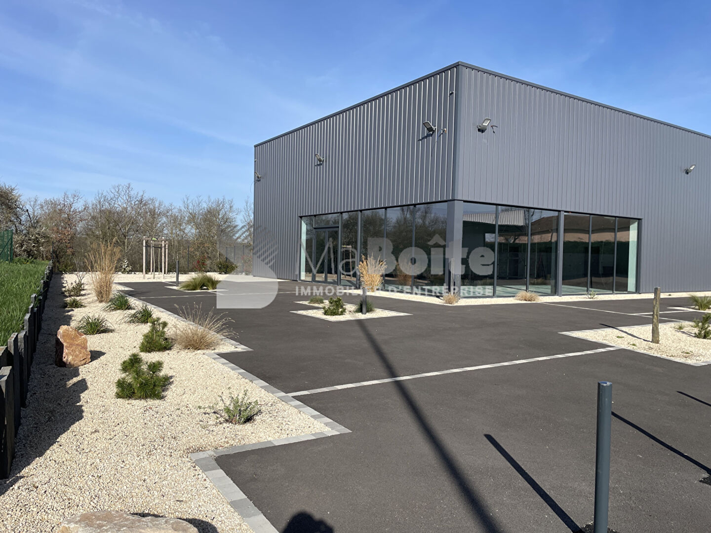 ROANNE - Bâtiment, local commercial de 824 m²