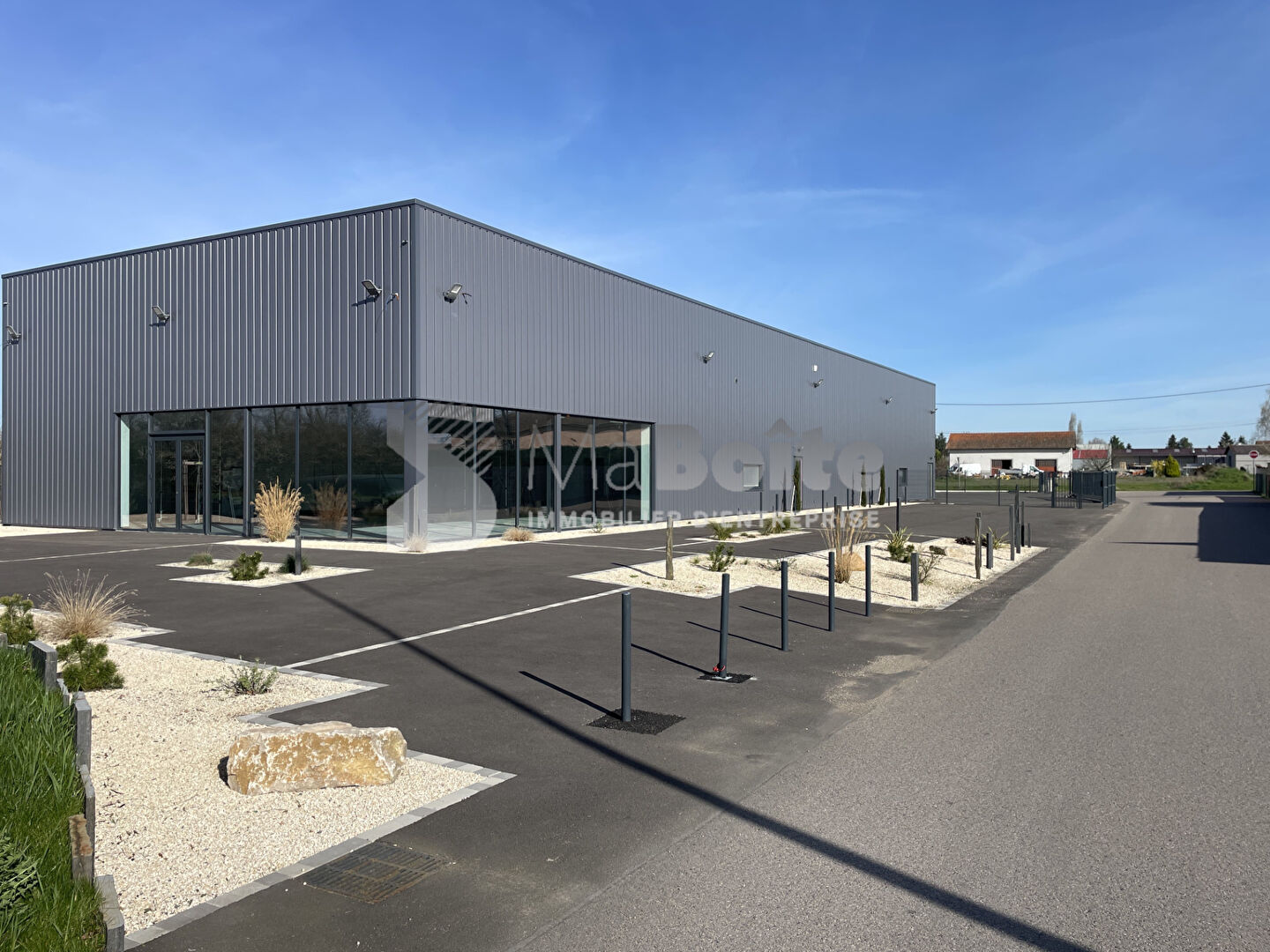 ROANNE - Bâtiment, local commercial de 824 m²