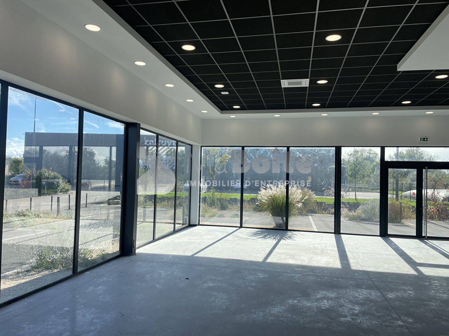 Photo POUILLY SOUS CHARLIEU  - Bureaux / show-room de 230 m² image 5/6