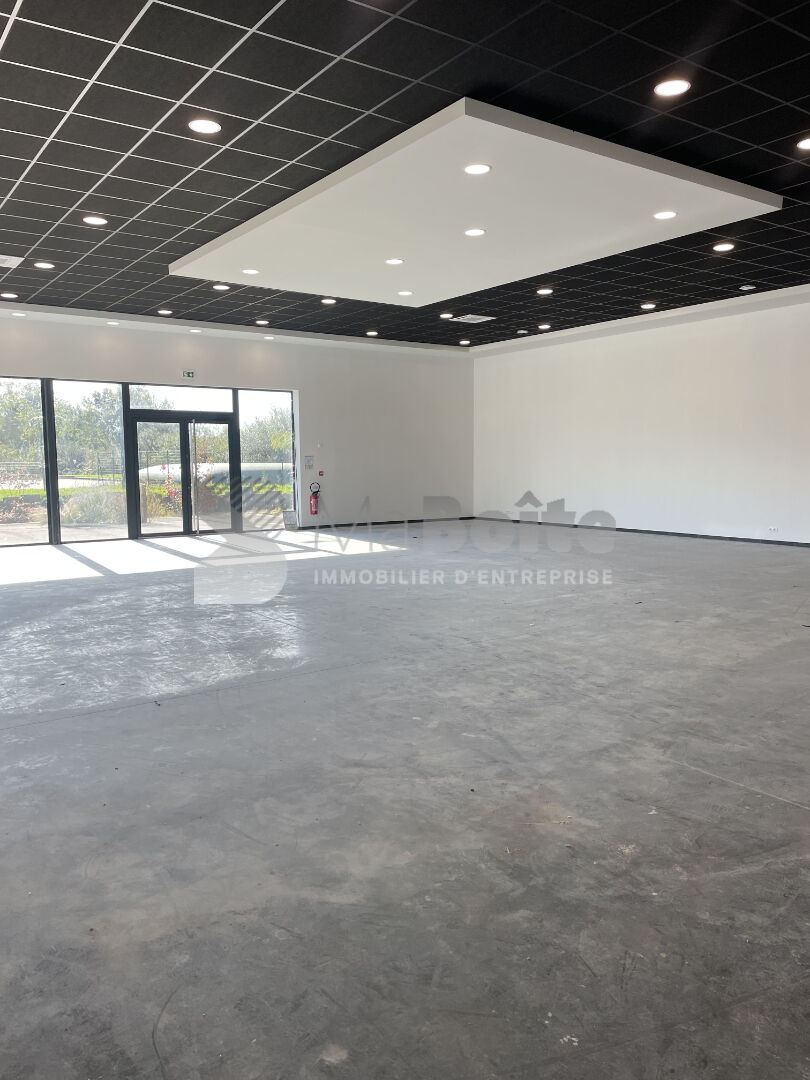 Photo POUILLY SOUS CHARLIEU  - Bureaux / show-room de 230 m² image 6/6