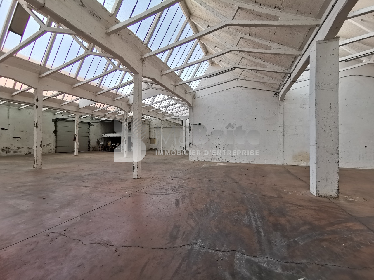 Photo LE COTEAU - Local d'activité avec quai de 2 450 m² image 3/4