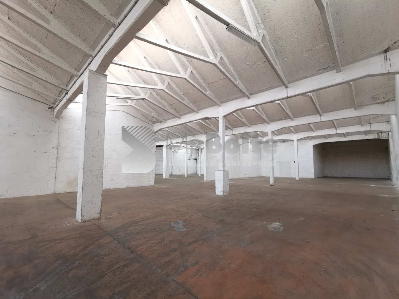 Photo LE COTEAU - Local d'activité avec quai de 2 450 m² image 4/4
