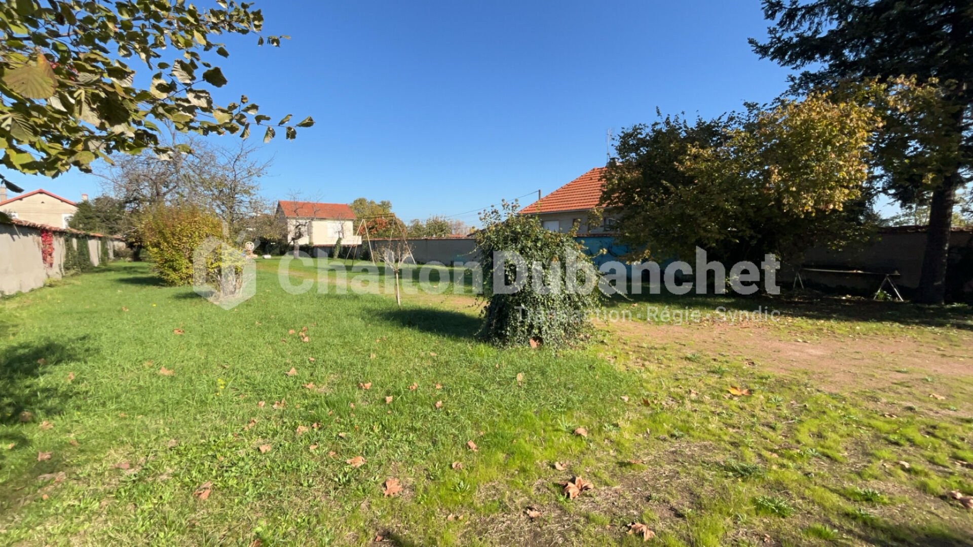 EXCLUSIF RIORGES Terrain 1239 m²