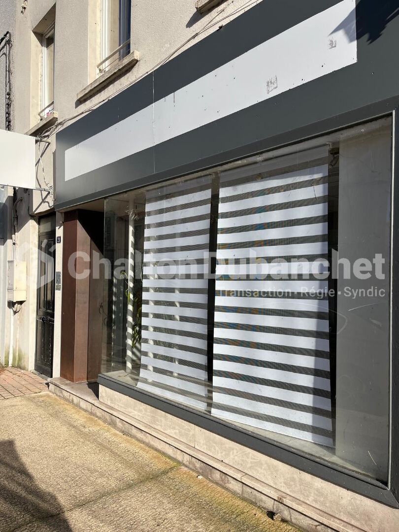 Photo LE COTEAU - Local commercial d'envrion 60 m² image 1/6