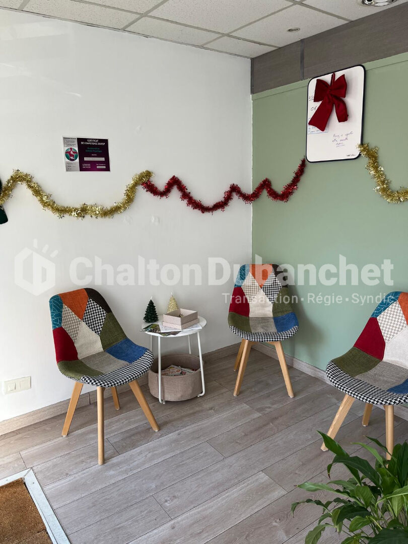Photo LE COTEAU - Local commercial d'envrion 60 m² image 3/6