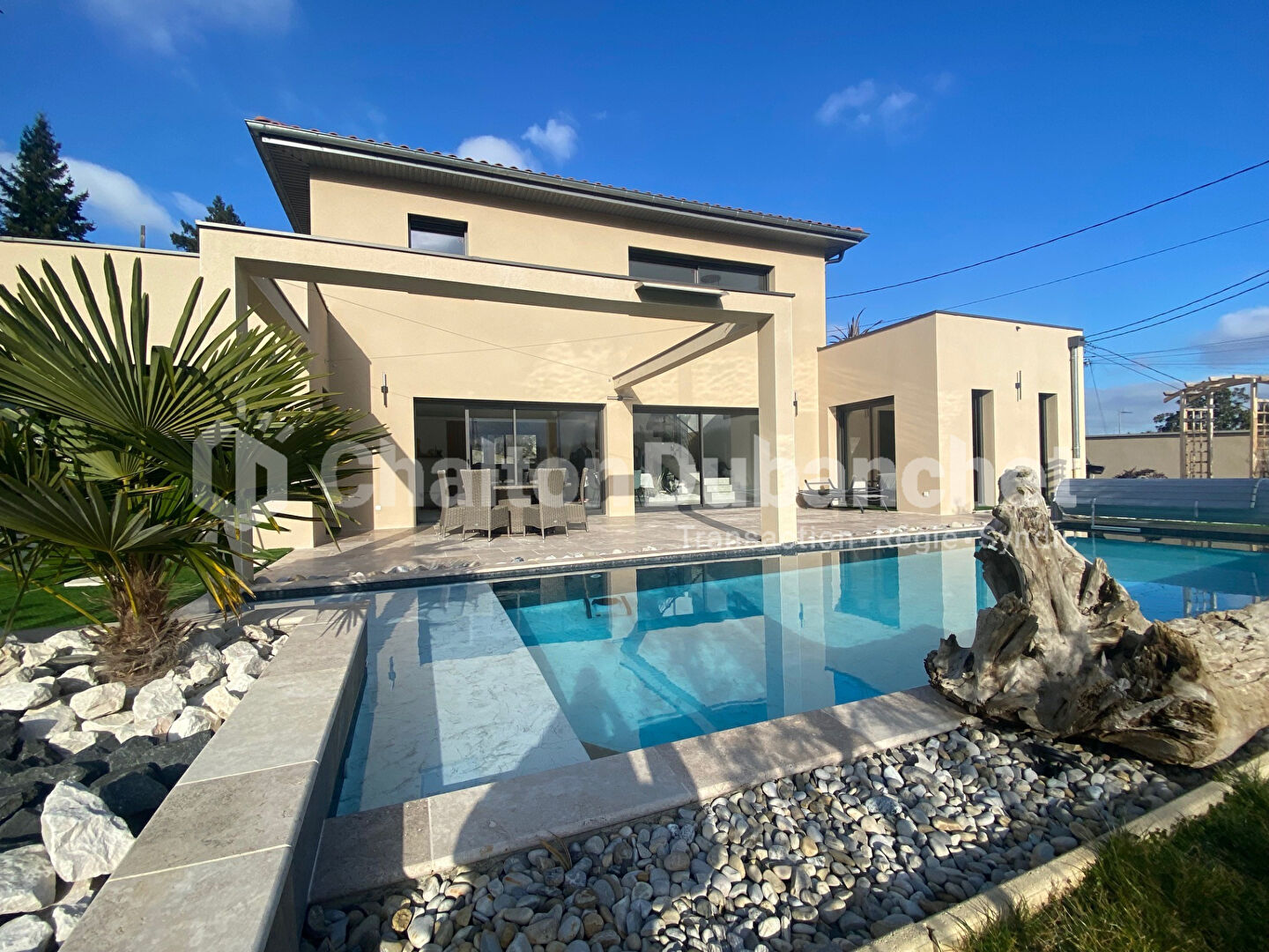 VILLEREST  Superbe villa contemporaine de 160 m² avec piscine