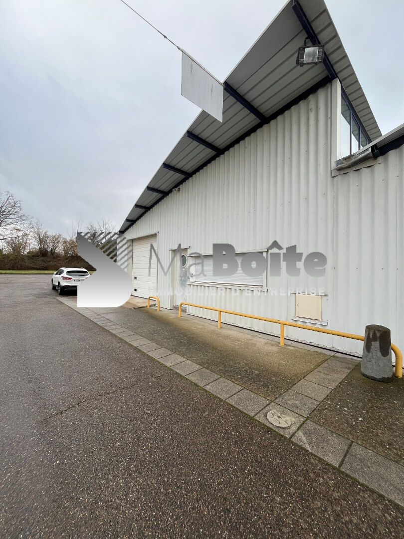 Photo RIORGES - Local d'activité de 200 m² image 1/6