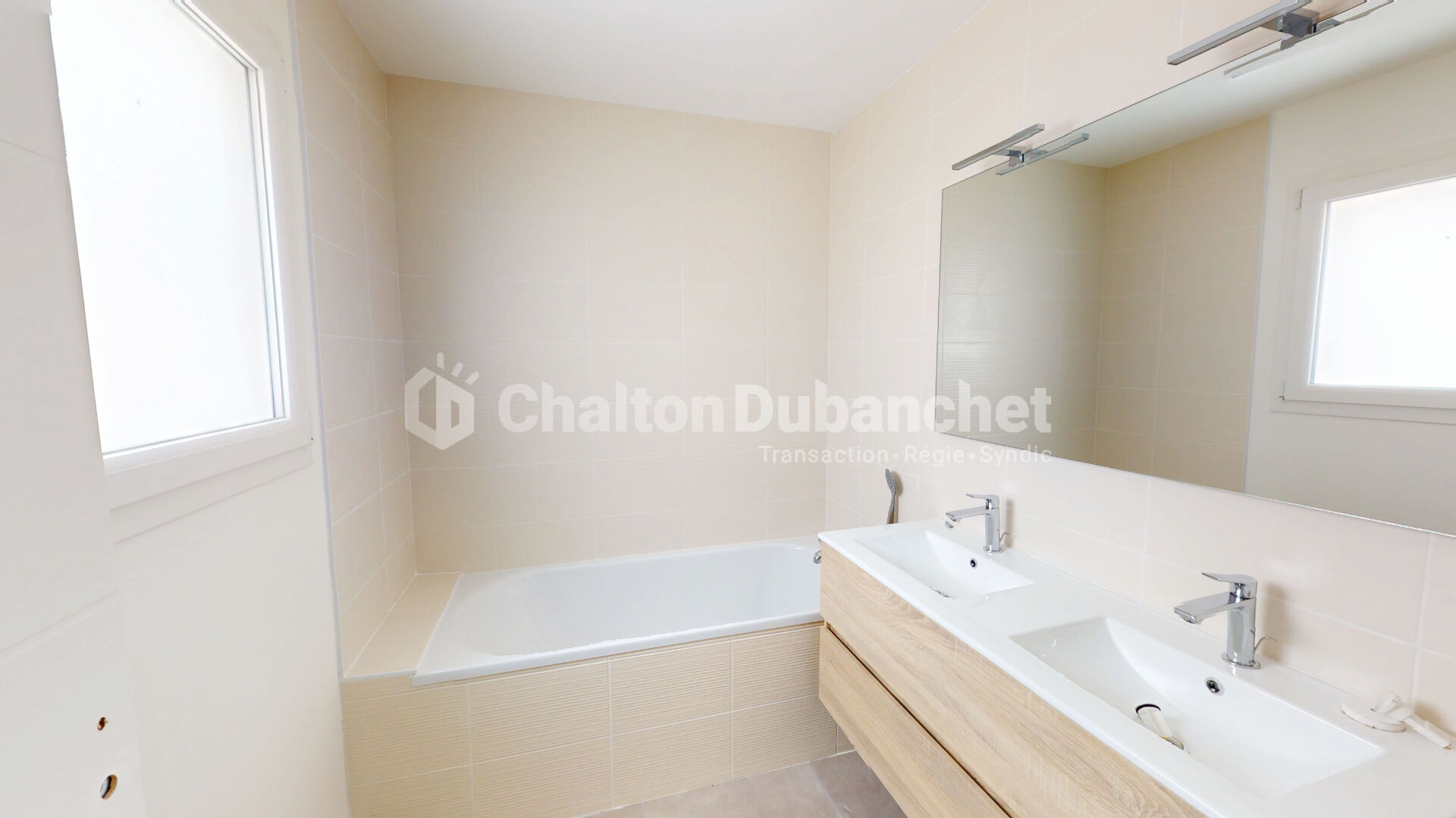 Photo ROANNE - Maison de ville Neuve, Roanne - 97 m2 - 3 chambres image 5/6
