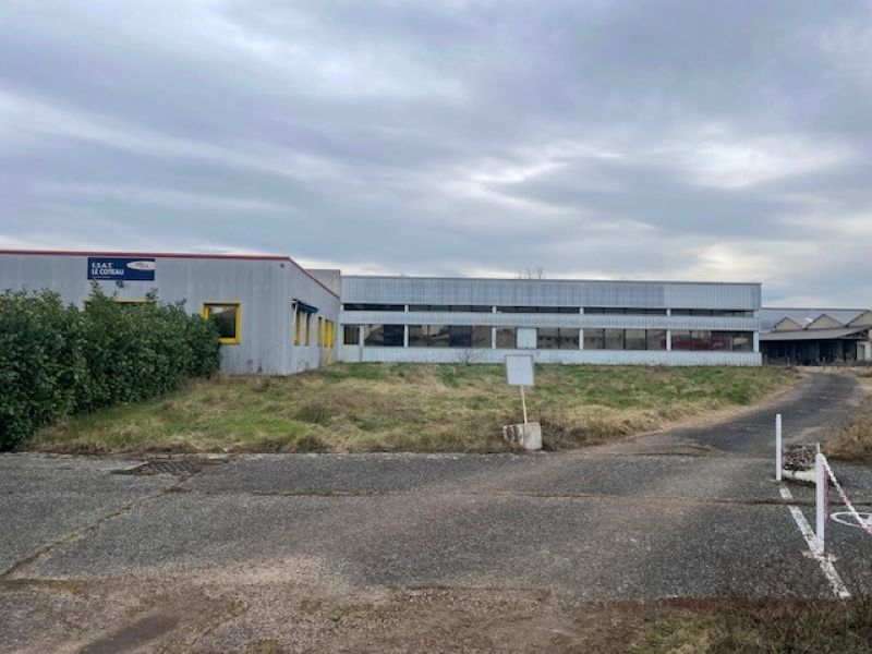 Photo LE COTEAU - Bâtiment de 490 m² image 1/2