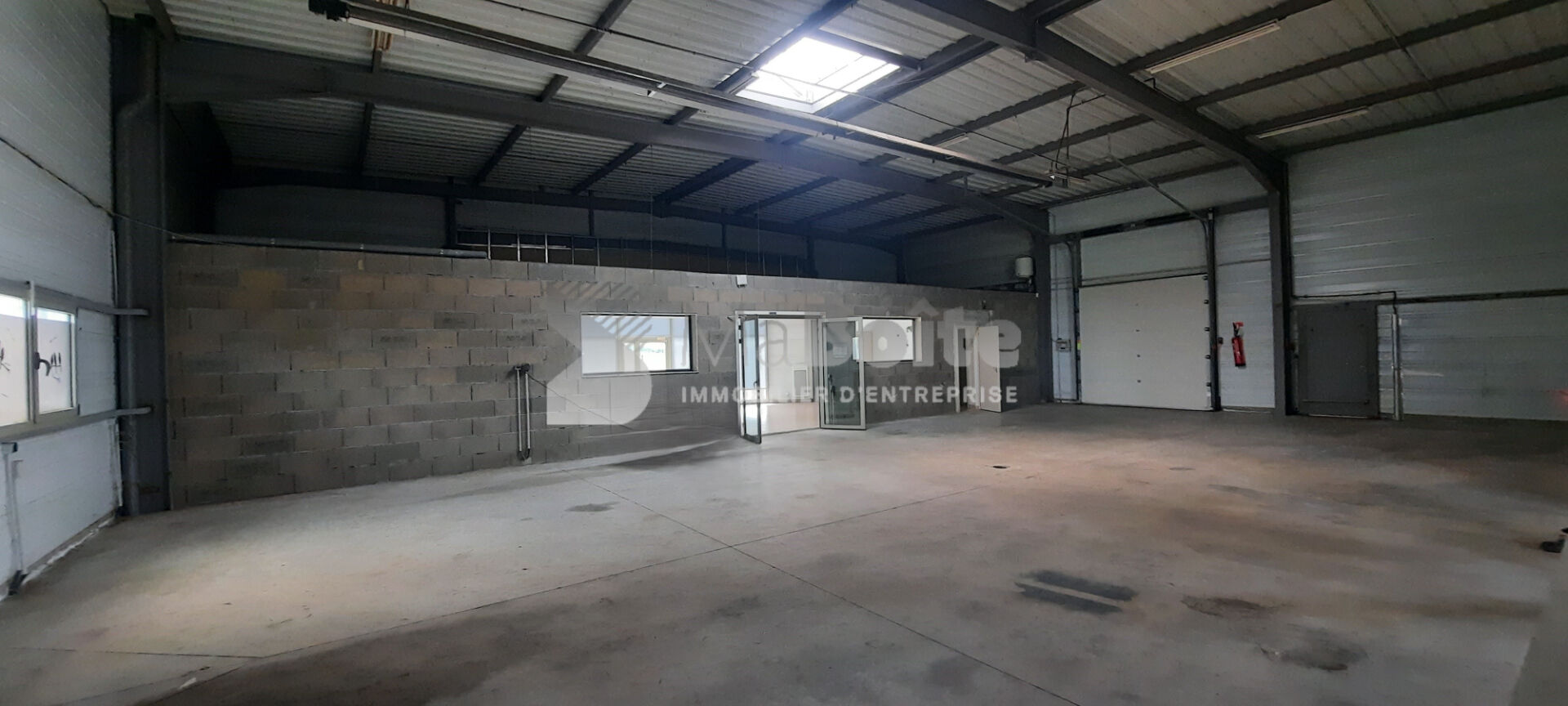 Photo EXCLUSIF BOEN SUR LIGNON - Local commercial et entrepôt de 582.26 m² image 3/6