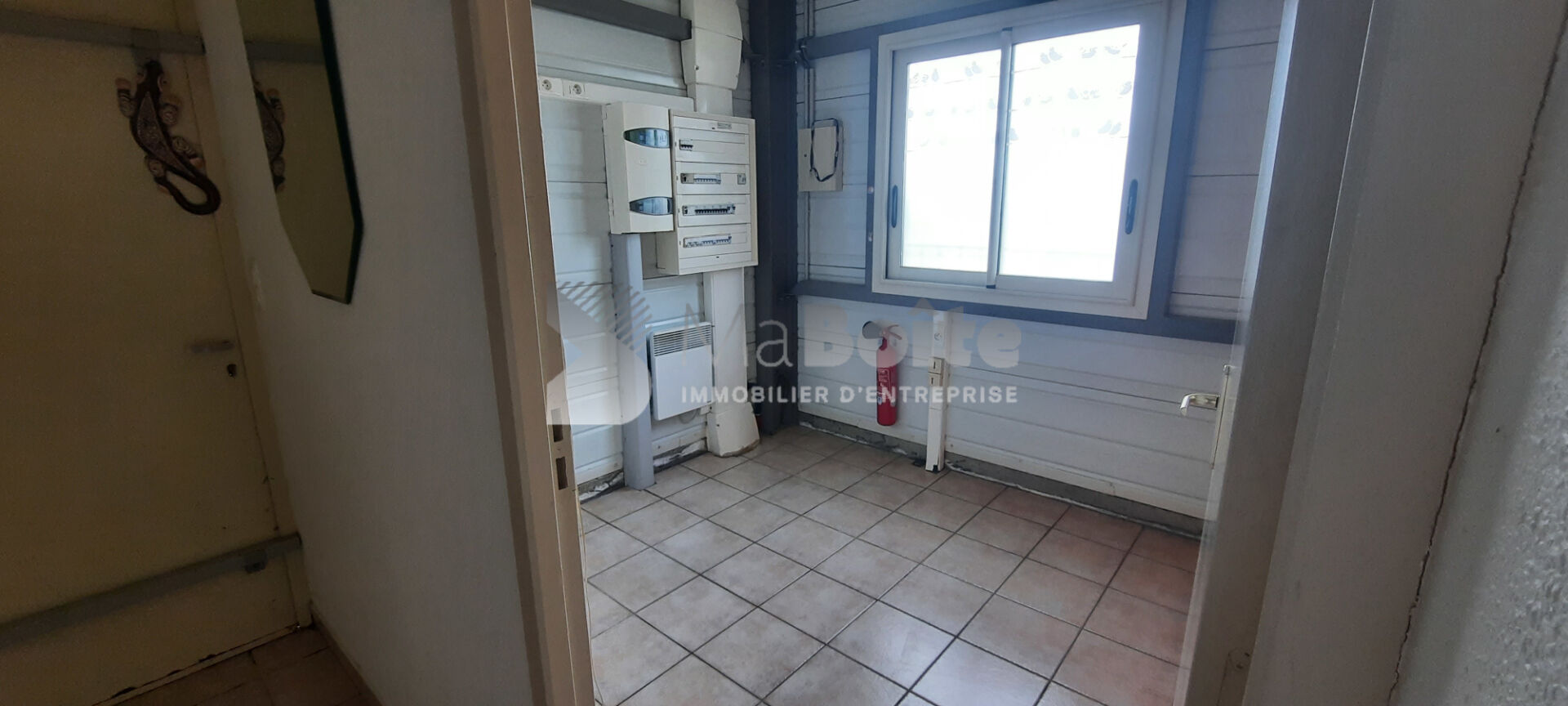 Photo EXCLUSIF BOEN SUR LIGNON - Local commercial et entrepôt de 582.26 m² image 5/6