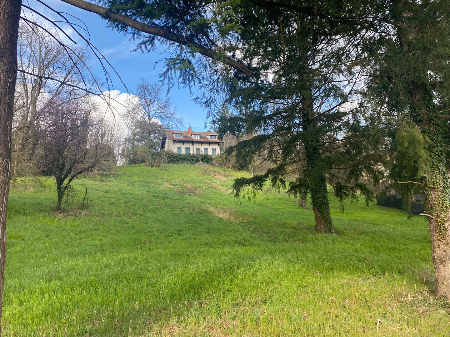 RIORGES SECTEUR PRISE Superbe parcelle de Terrain avec vue de 1941 m²