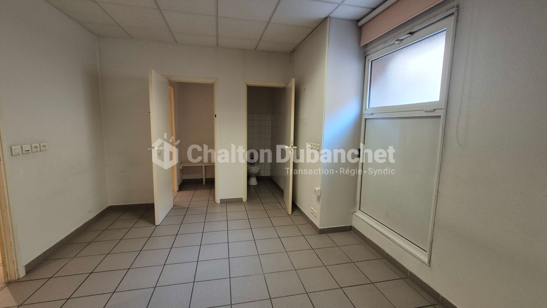 Photo Local commercial Feurs 250m² image 4/6