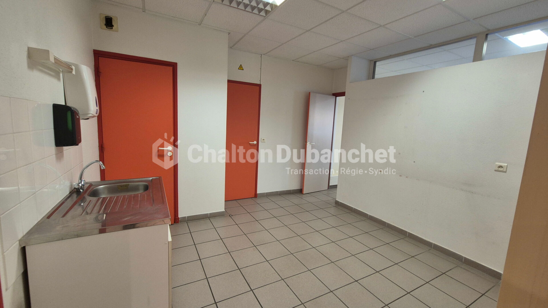 Photo Local commercial Feurs 250m² image 5/6