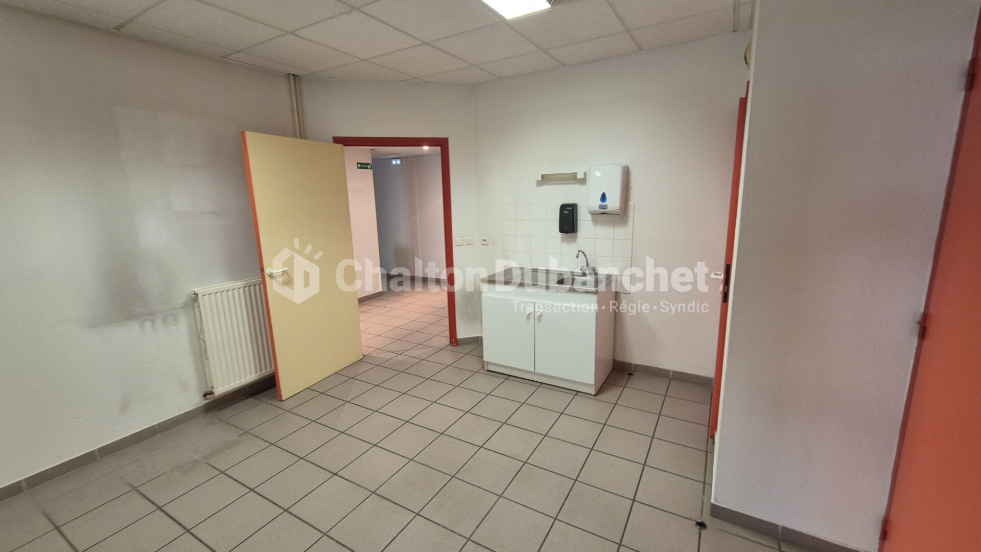 Photo Local commercial Feurs 250m² image 6/6