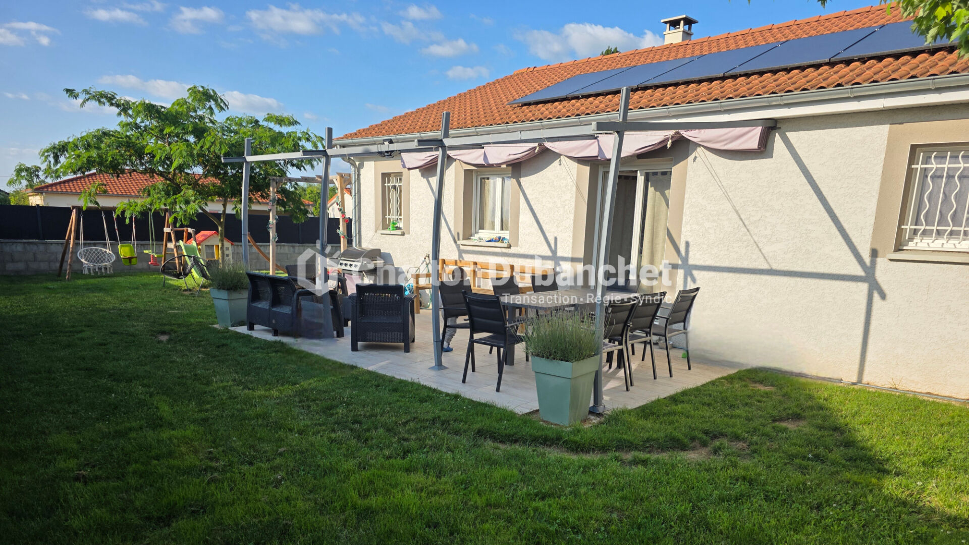 Photo Tranquillité aux portes de Roanne : Maison moderne plain pied de 95 m² sur 600 m² de terrain image 1/6