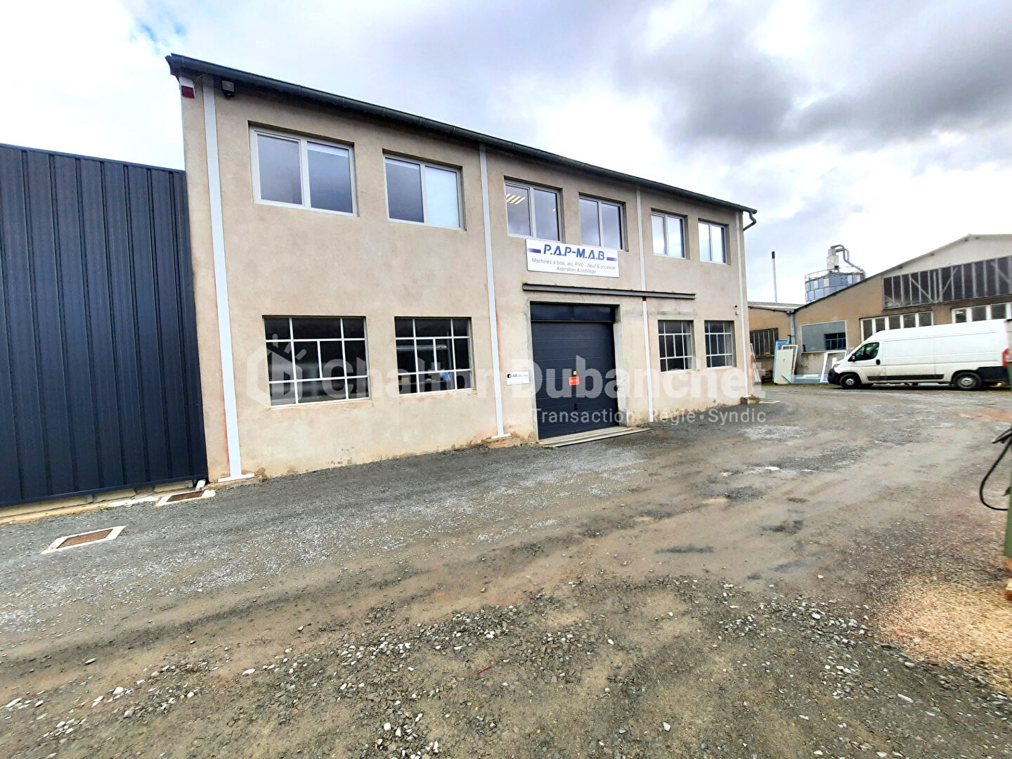 Entrepôt / local industriel Balbigny 551.53 m2