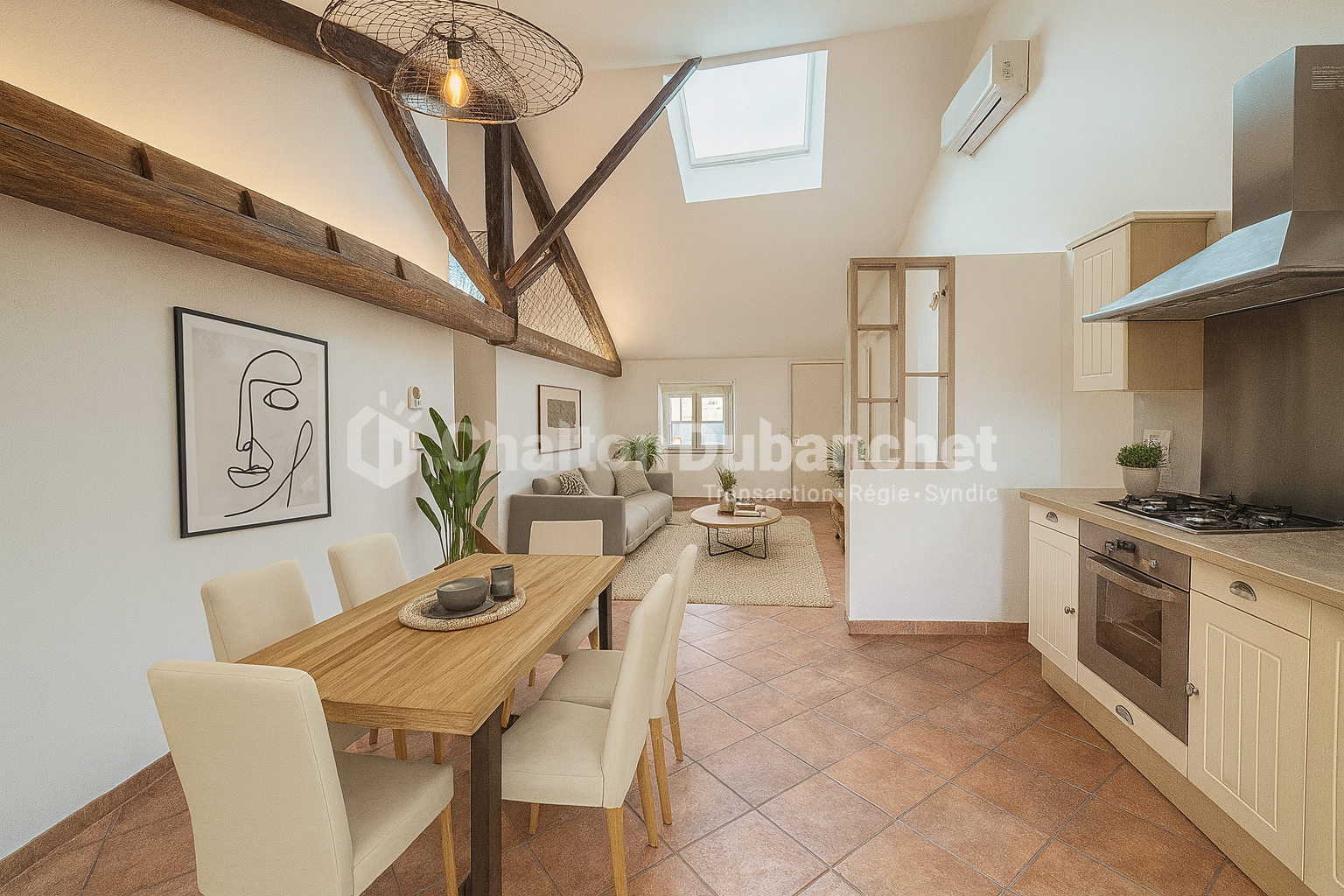 LE COTEAU - Appartement T4 entièrement rénové  et très performant  idéalement situé au coeur des commerces