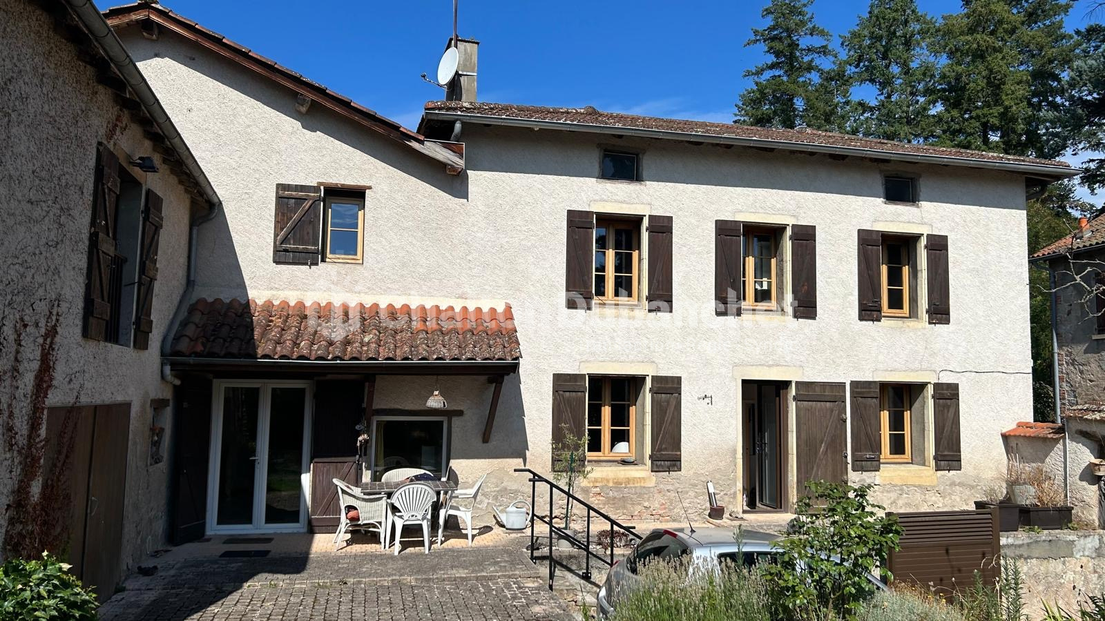Maison DE VILLAGE Saint Haon Le Chatel 8 pièce(s) 180 m2